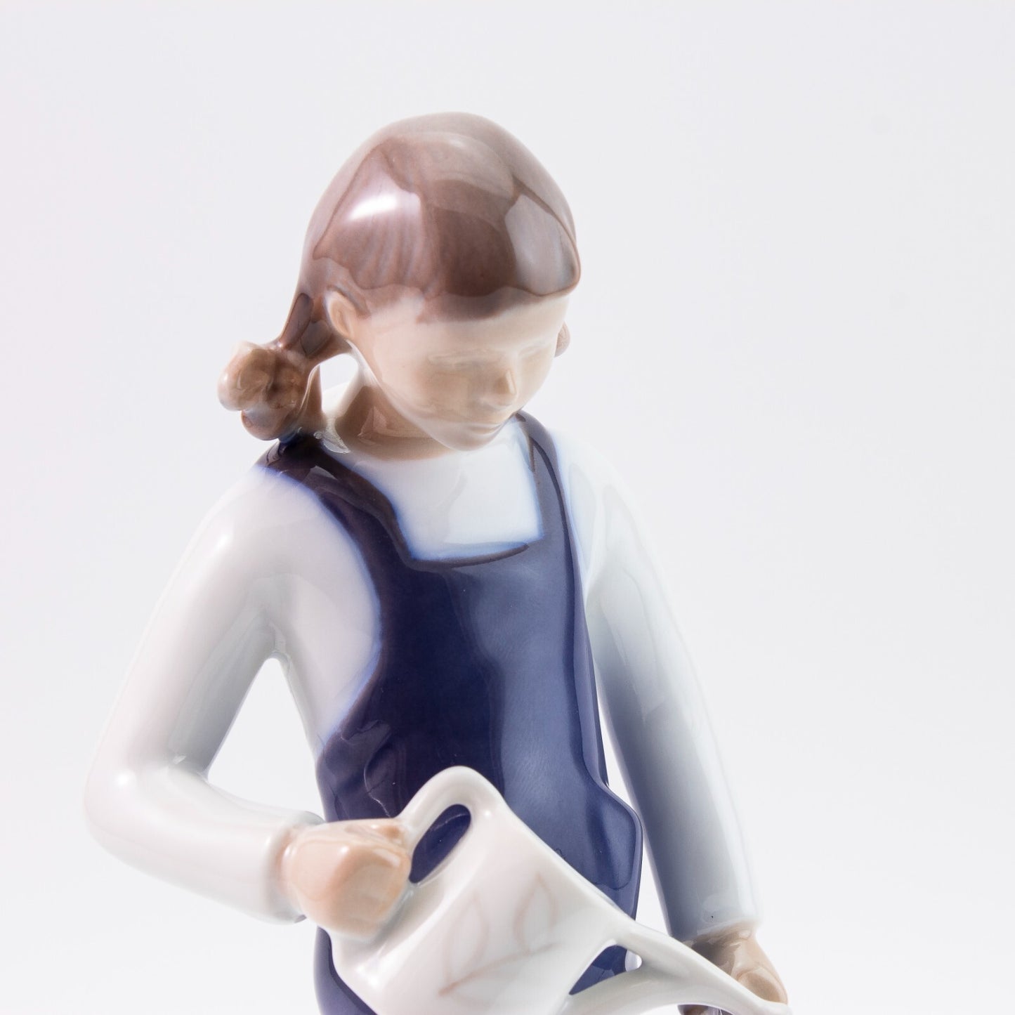 STATUINA PORCELLANA ROYAL COPENHAGEN BING&GRONDAHL "La Piccola Giardiniera"