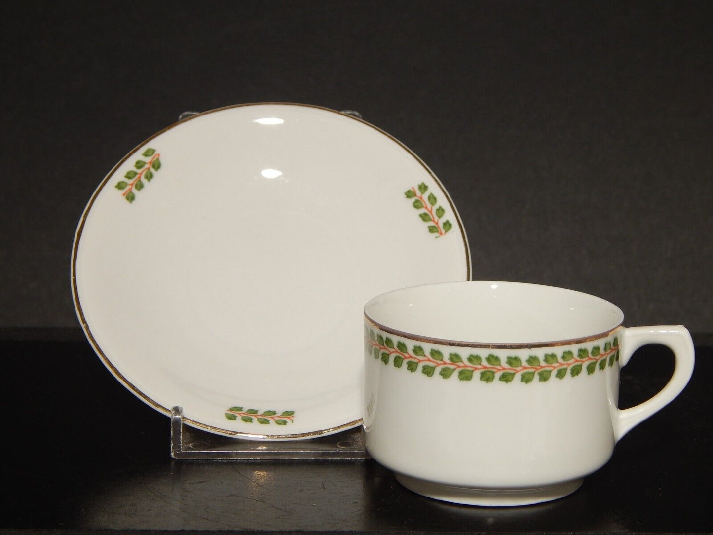 ANTICA TAZZINA CAFFÈ PORCELLANA BIANCA GHIRLANDE PICCOLE FOGLIE VERDI