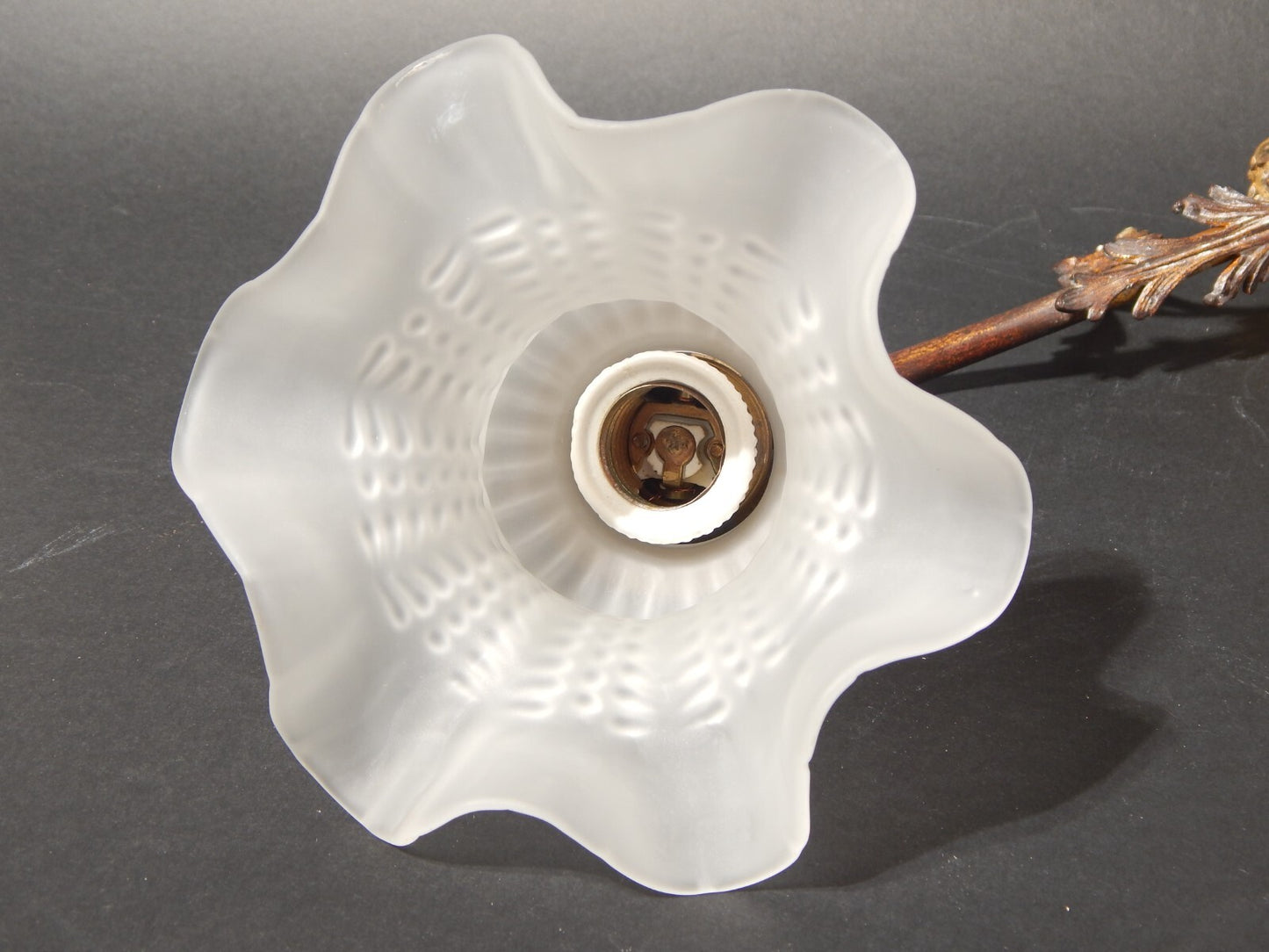 ANTICA LIBERTY APPLIQUE LAMPADA PARETE OTTONE TULIP IN VETRO SATINATO