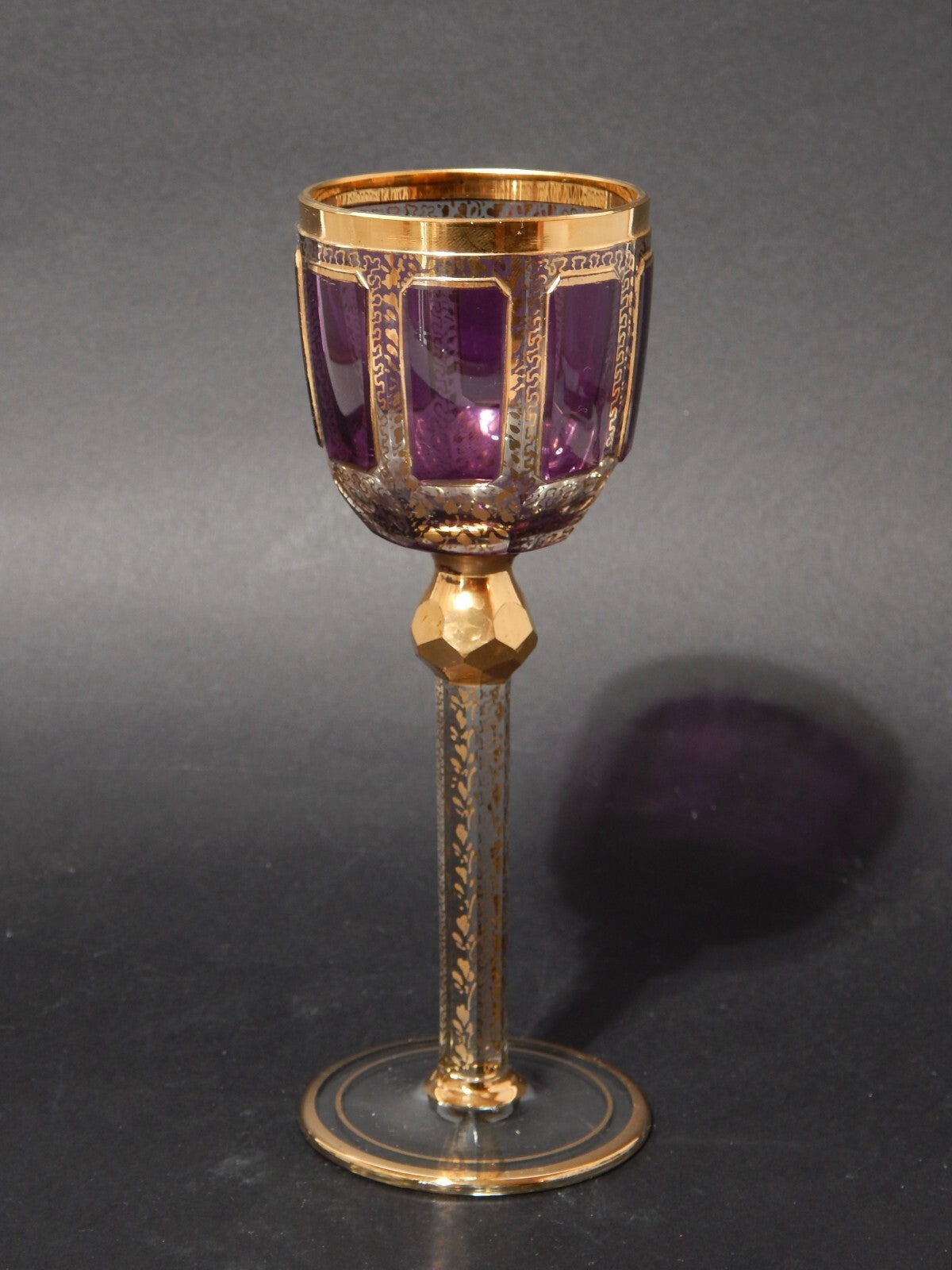 PREZIOSO ANTICO BICCHIERE CALICE CRISTALLO MOSER MOLATO DORATO COLOR AMETISTA