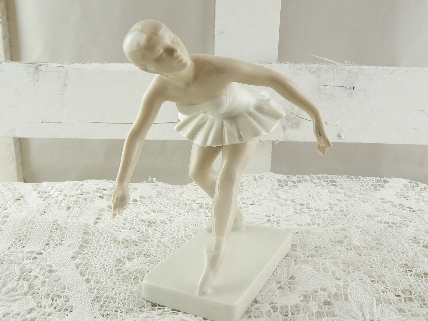 ANTICA RARA SCULTURA PORCELLANA ROYAL DUX BOHEMIA STATUINA BALLERINA DIFETTO