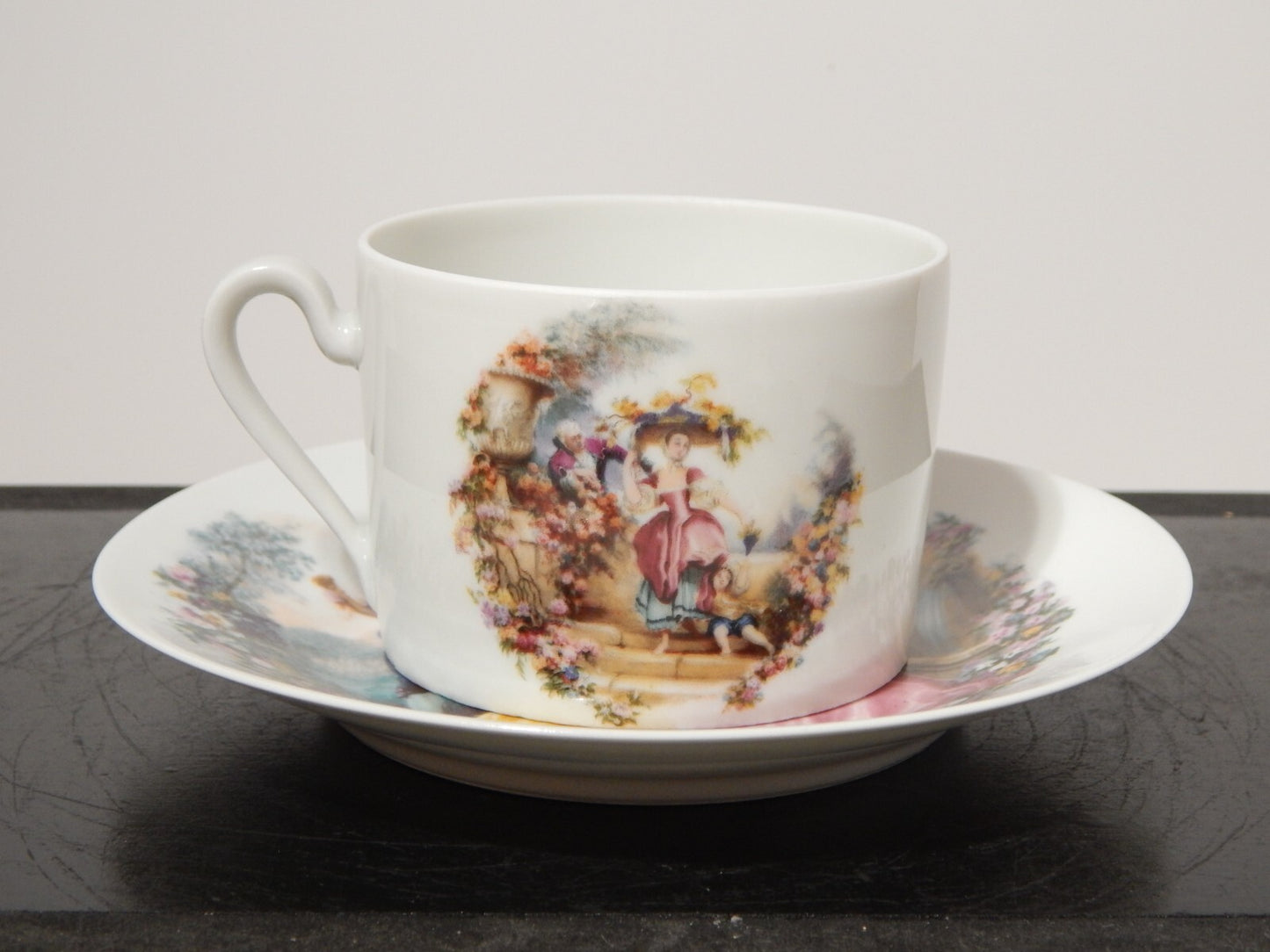 ANTICA PRIMA META' 900 LIMOGES TAZZA TE' PORCELLANA BIANCA SCENA GALANTE #1833