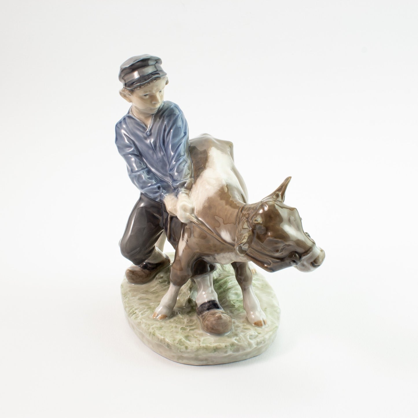 STATUINA PORCELLANA ROYAL COPENHAGEN "Ragazzo con Vitello" 772 ORIGINALE 18x17