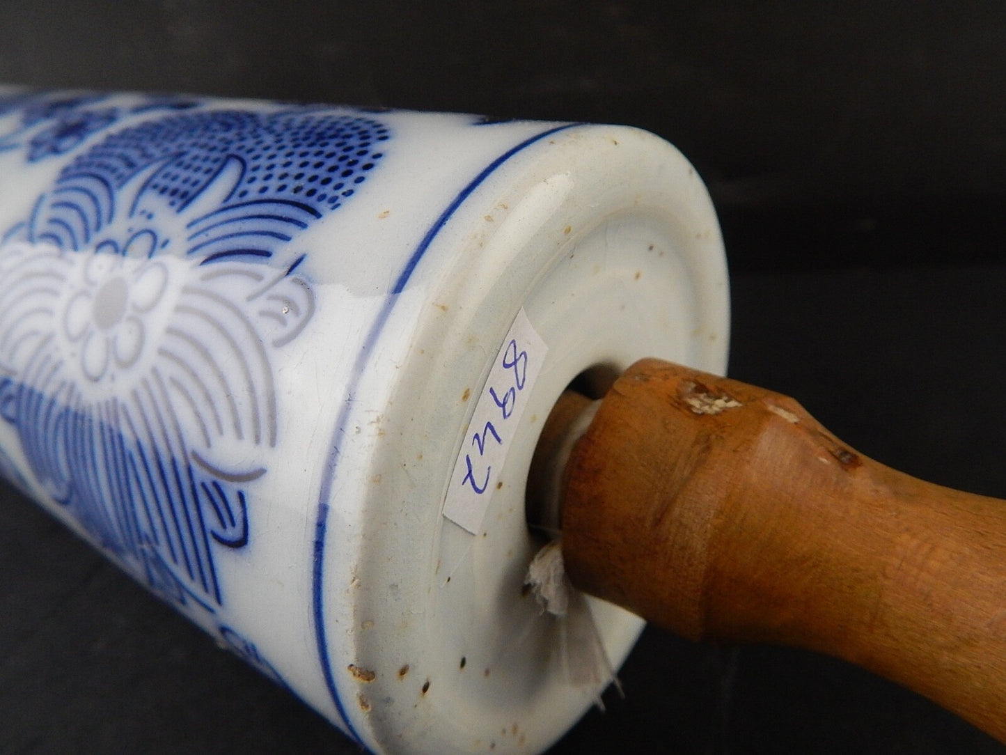 ANTICO RARISSIMO MATTERELLO LEGNO PORCELLANA DECORO BIANCO E BLU FINE 800