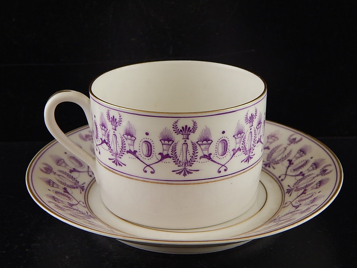 ANTICA PREZIOSA TAZZA TE' STILE IMPERO IN PORCELLANA BIANCA DECORATA VIOLA E ORO