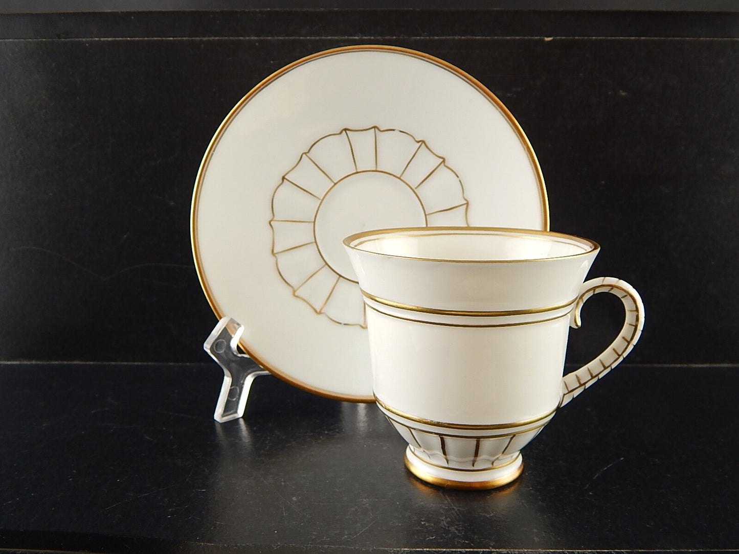 ANTICA ELEGANTE TAZZA IMPERO PORCELLANA BIANCA E ORO BING&GRONDAHL COPENHAGEN