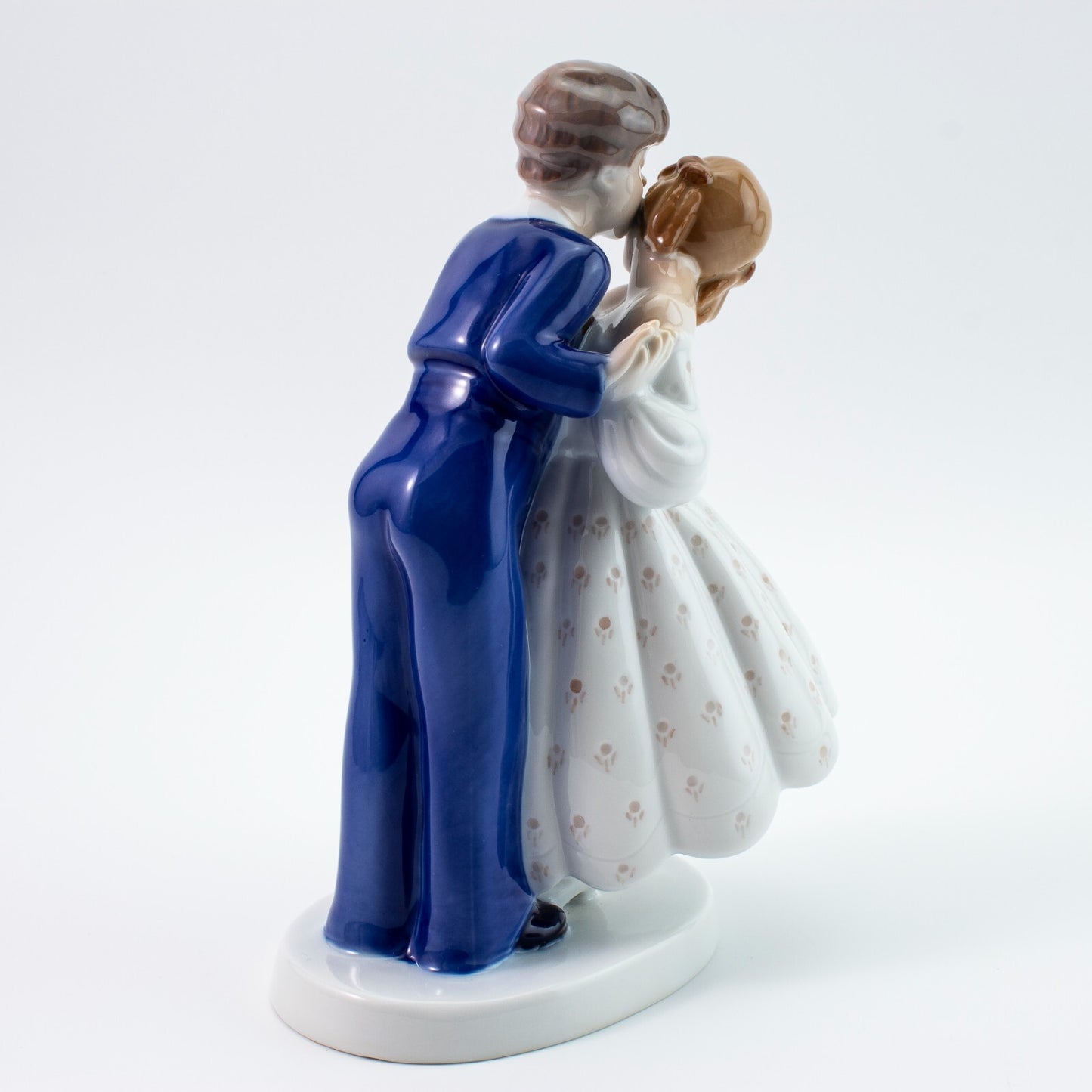 STATUINA PORCELLANA ROYAL COPENHAGEN BING&GRONDAHL "Primo Bacio" CM 19x13x8 2162