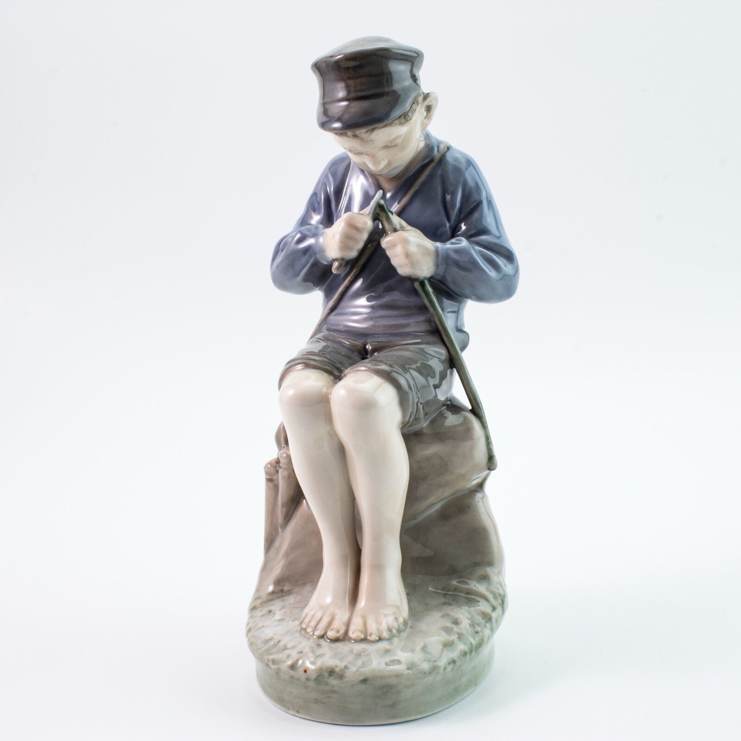 STATUINA PORCELLANA ROYAL COPENHAGEN "Ragazzo Intaglia Bastone" COD 905 CM 19x9