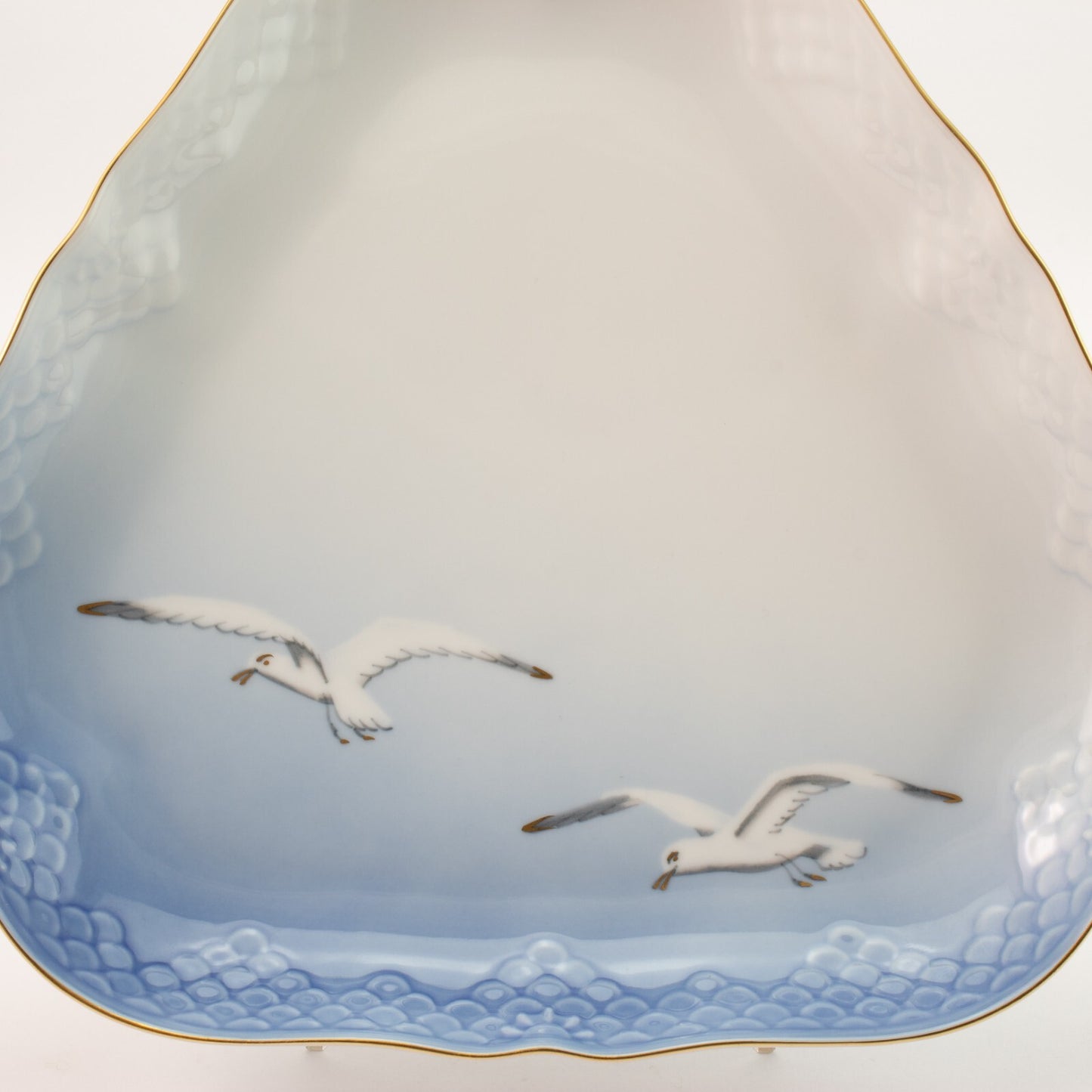 PIATTO PORTATA TRIANGOLARE PORCELLANA ORO ZECCHINO GABBIANI ROYAL COPENHAGEN 354