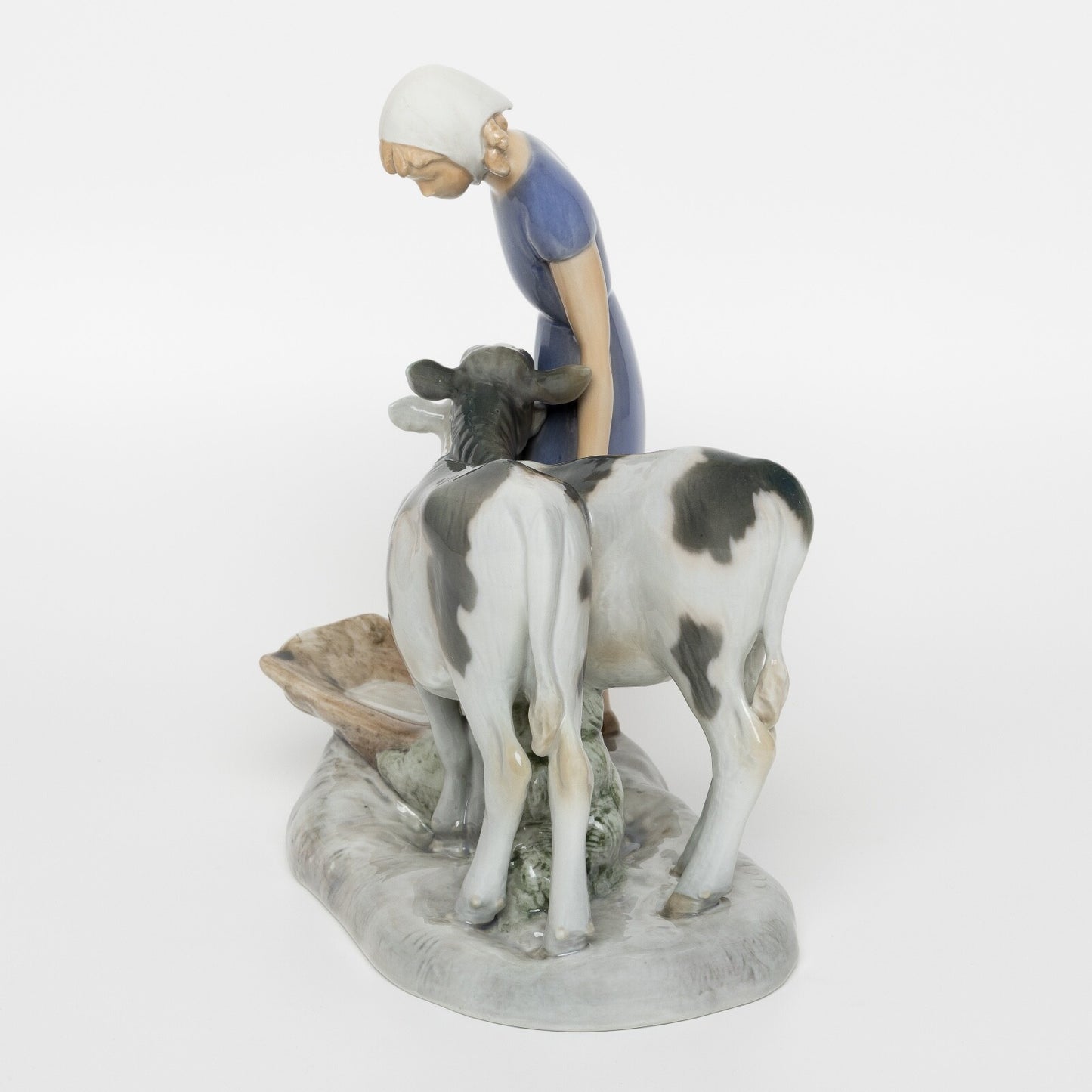 STATUINA PORCELLANA ROYAL COPENHAGEN BING&GRONDAHL "Ragazza con Vitelli" CM. 20