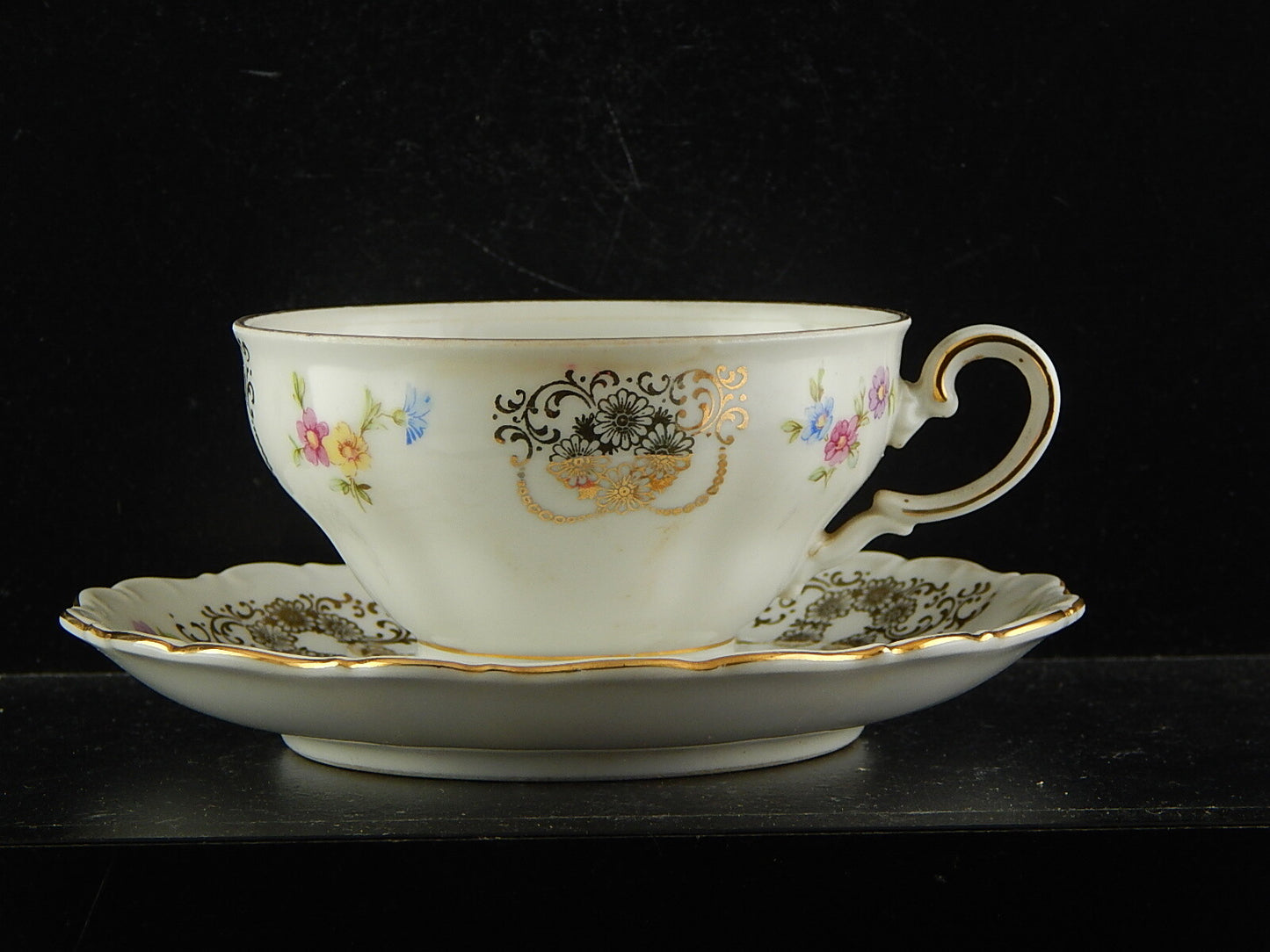 ANTICA TAZZA TE' PORCELLANA BIANCA ARABESCHI ORO BAVARIA SELTMANN THERESIA DALIA
