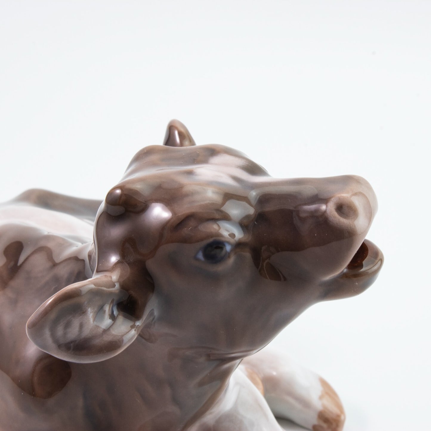 STATUINA PORCELLANA ROYAL COPENHAGEN "Vitello Sdraiato" COD 1072 CM 10x17x11