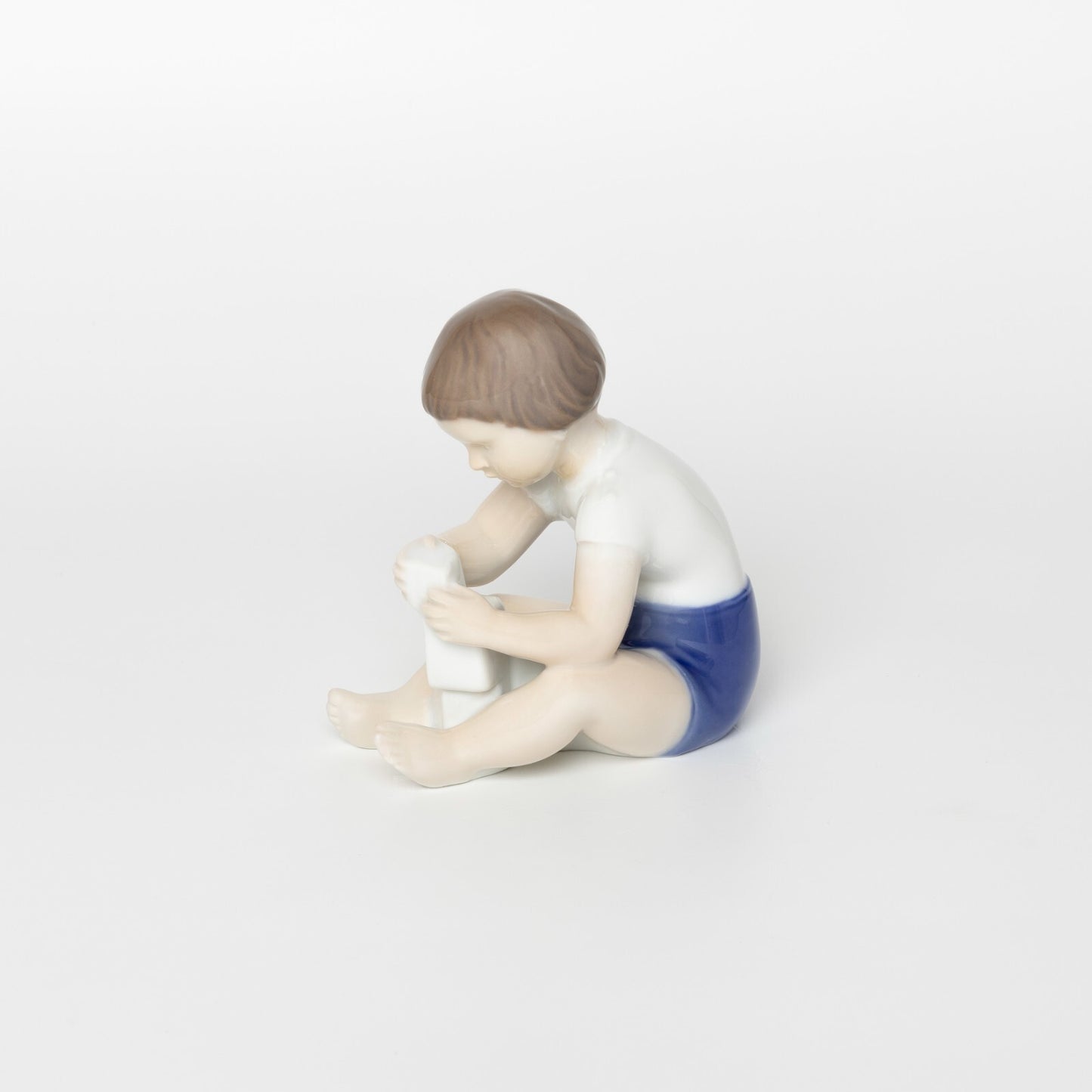 STATUINA PORCELLANA ROYAL COPENHAGEN BING&GRONDAHL "Il Piccolo Costruttore" CM 9