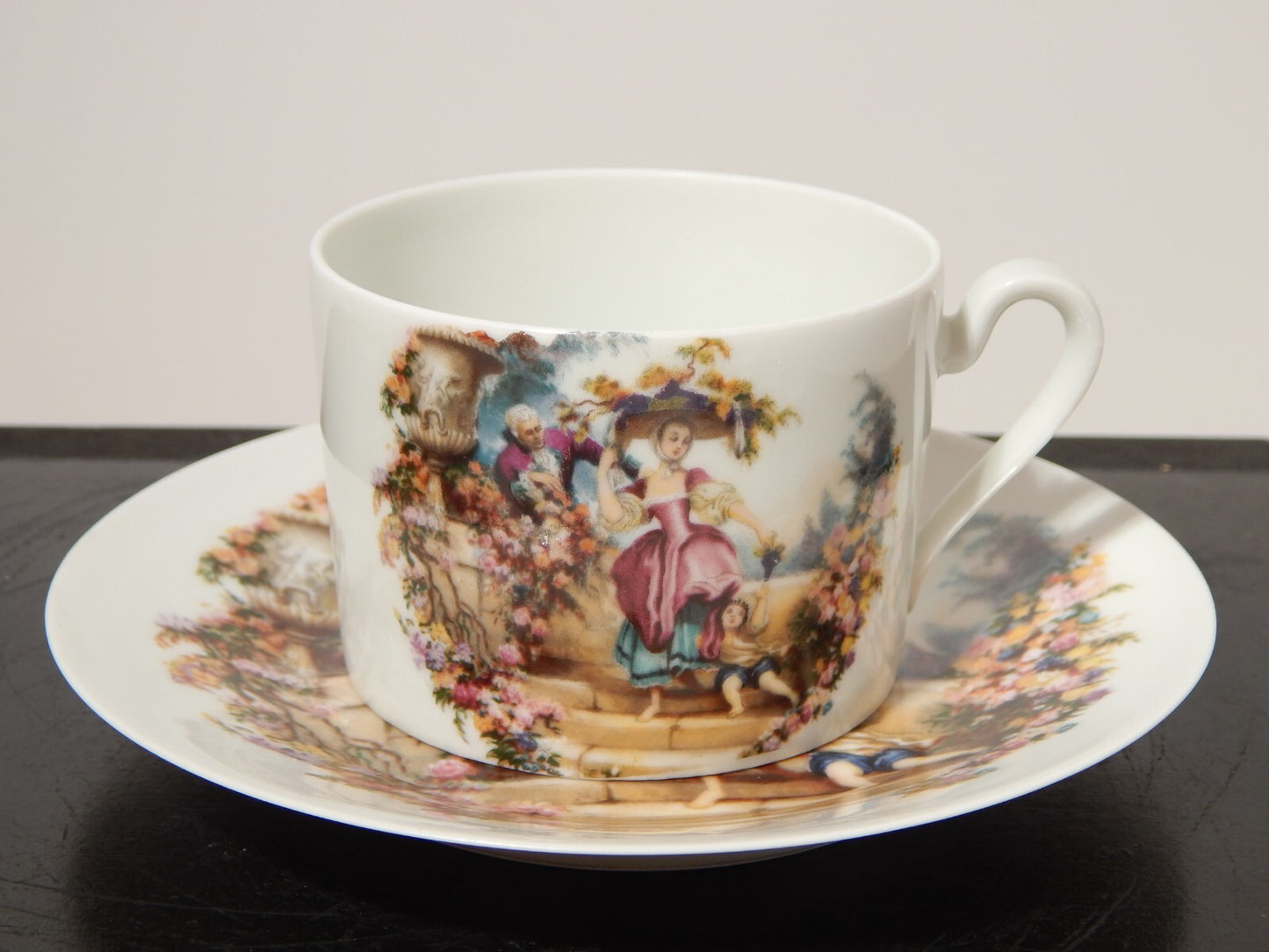 ANTICA PRIMA META' 900 LIMOGES TAZZA TE' PORCELLANA BIANCA SCENA GALANTE #1834