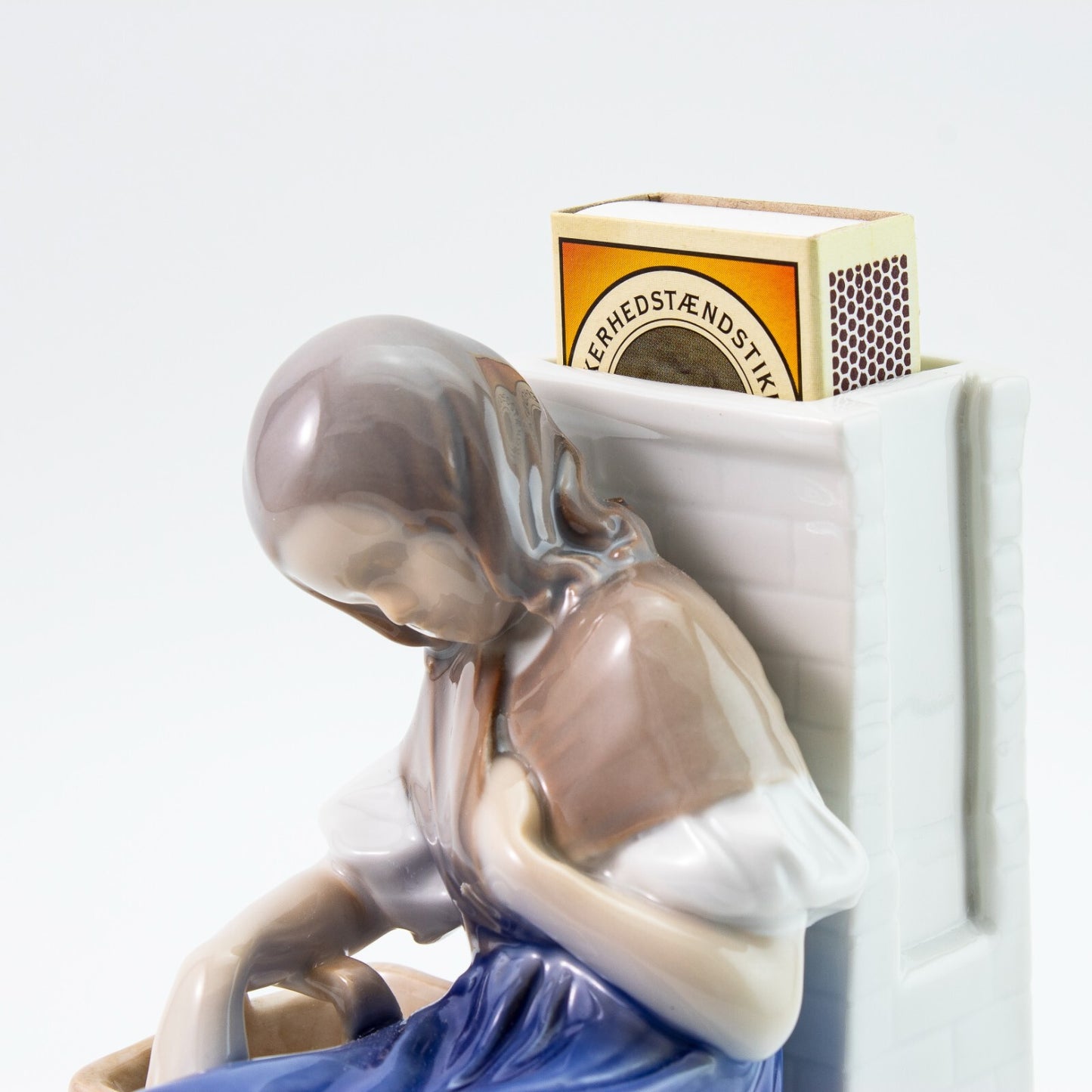 STATUINA PORCELLANA ROYAL COPENHAGEN BING&GRONDAHL "La Piccola Fiammiferaia"