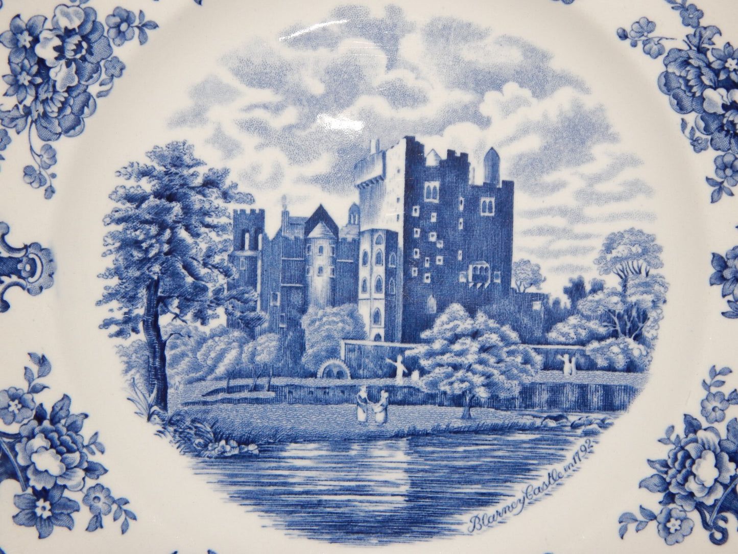 VINTAGE JOHNSON BROS OLD BRITAIN CASTLE BLU PIATTO PIANO PORCELLANA DIFETTO 1909