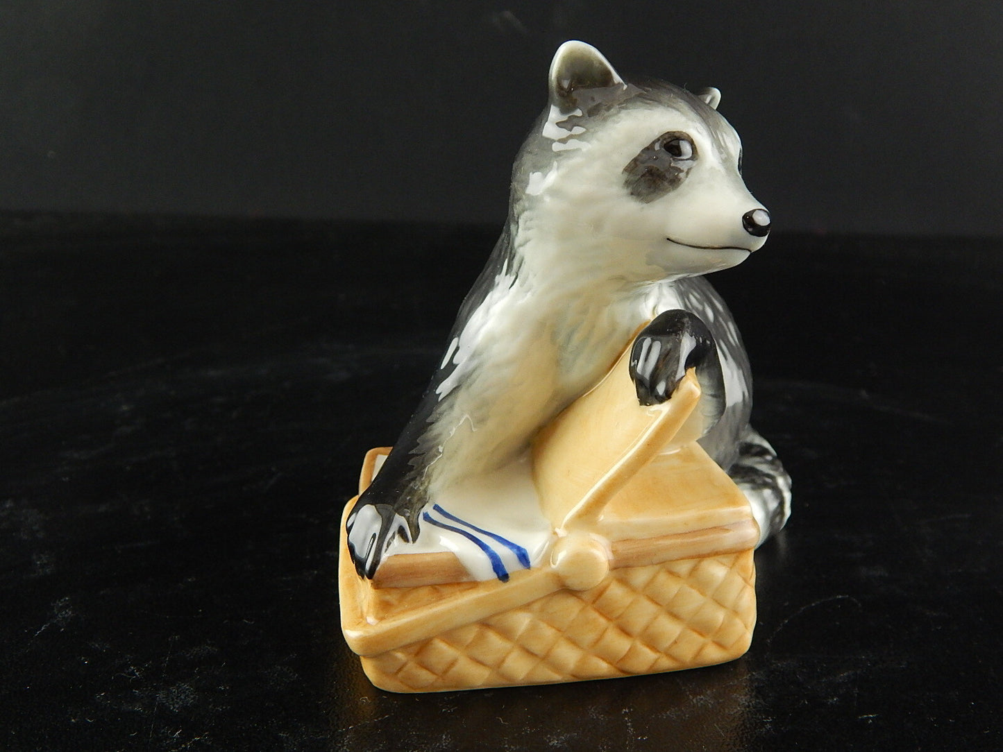 ROYAL COPENHAGEN RARA STATUINA PORCELLANA PROCIONE RACOON PRIMA SCELTA 055