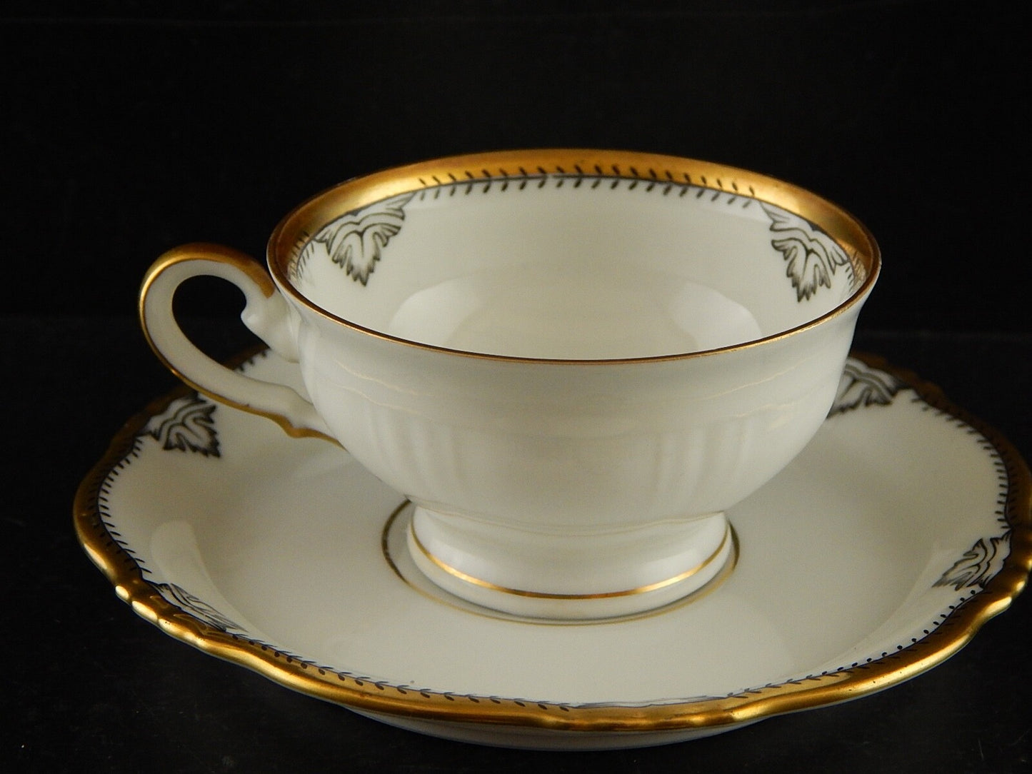 ANTICA ART DECO TAZZINA CAFFÈ PORCELLANA BIANCA E ORO BAVARIA SELTMANN WEIDEN