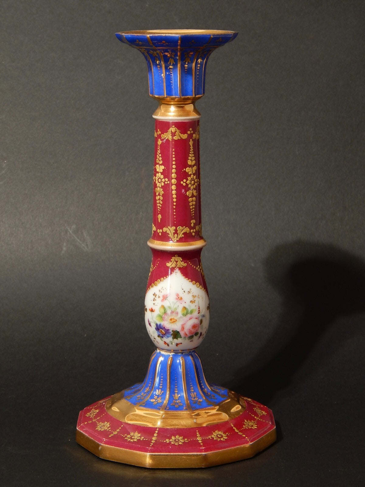 PREZIOSO ANTICO CANDELIERE PORCELLANA DECORO IN POLICROMA E ORO ZECCHINO