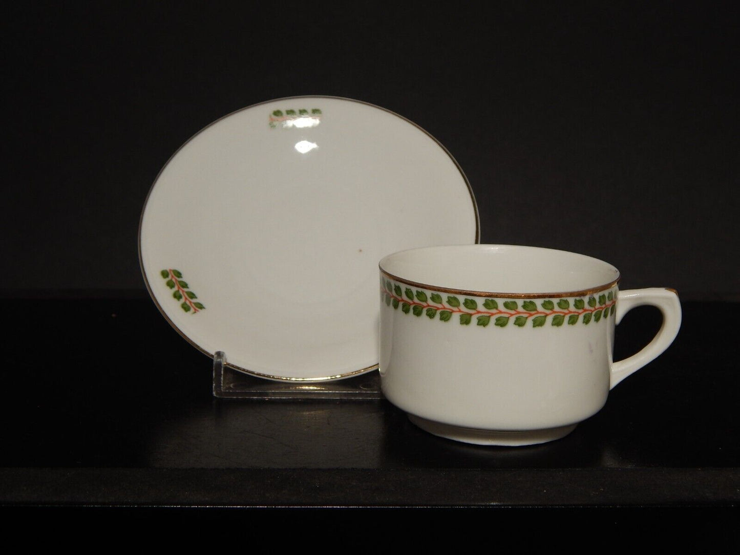 ANTICA TAZZINA CAFFÈ PORCELLANA BIANCA GHIRLANDE PICCOLE FOGLIE VERDI #1232