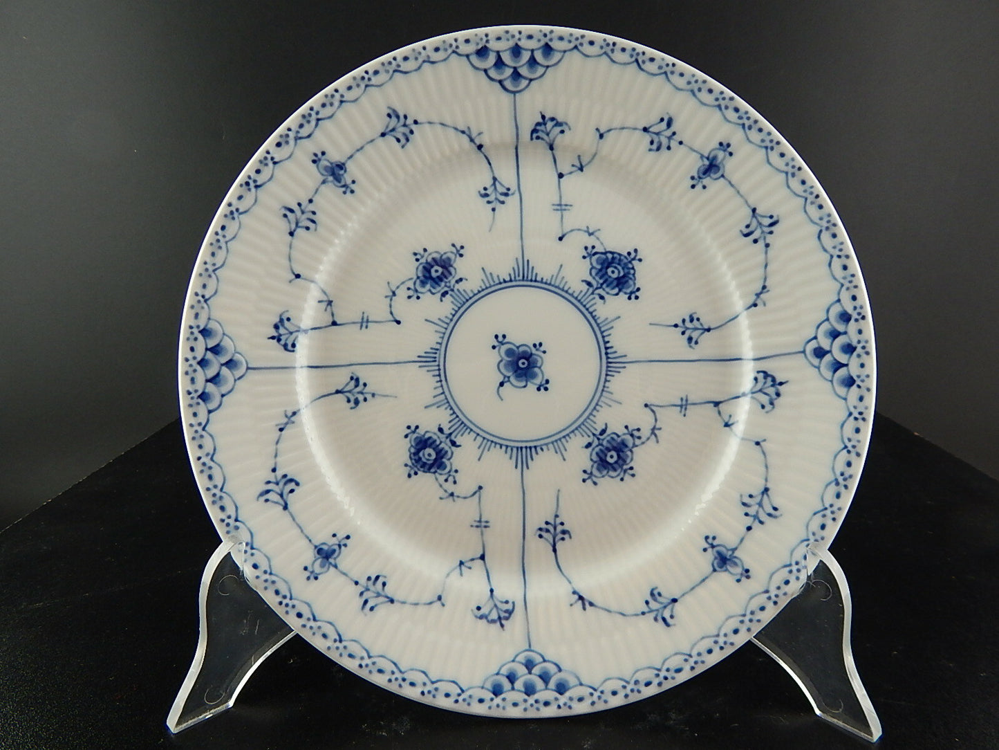 ROYAL COPENHAGEN PORCELLANA BLUE FLUTED HALF LACE PIATTO PIANO 622