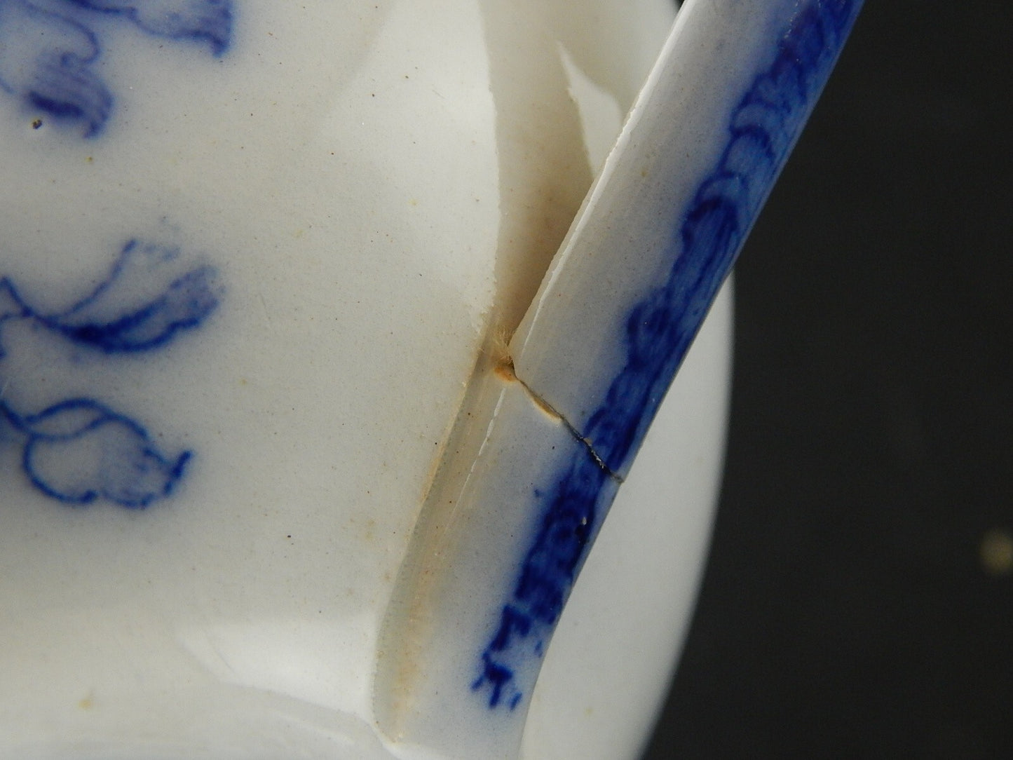 ANTICA SALSIERA PORCELLANA WEDGWOOD PEARL DIPINTA MANO PRIMA META' 800 FARFALLA