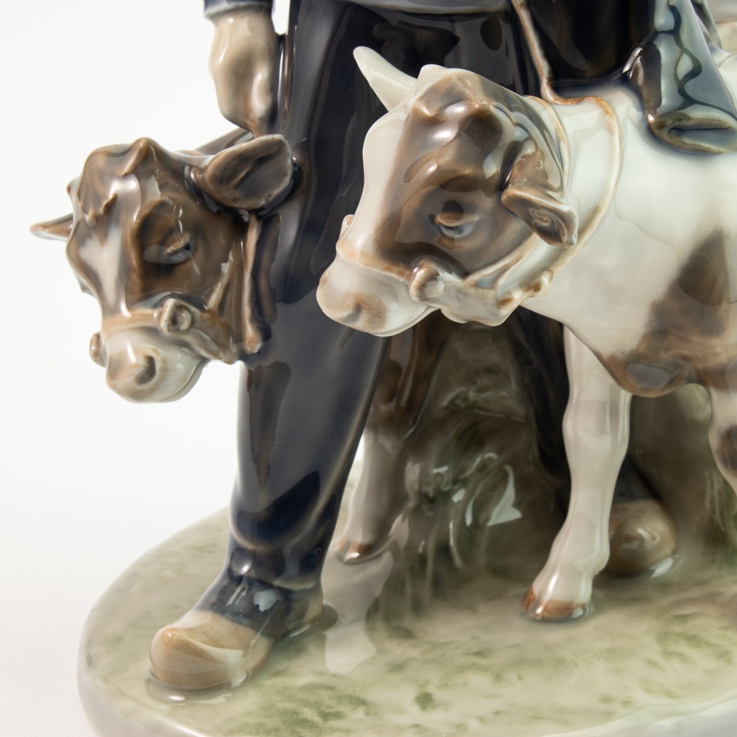 STATUINA PORCELLANA ROYAL COPENHAGEN "Ragazzo con Vitelli" 1858 ORIGINALE 23x18