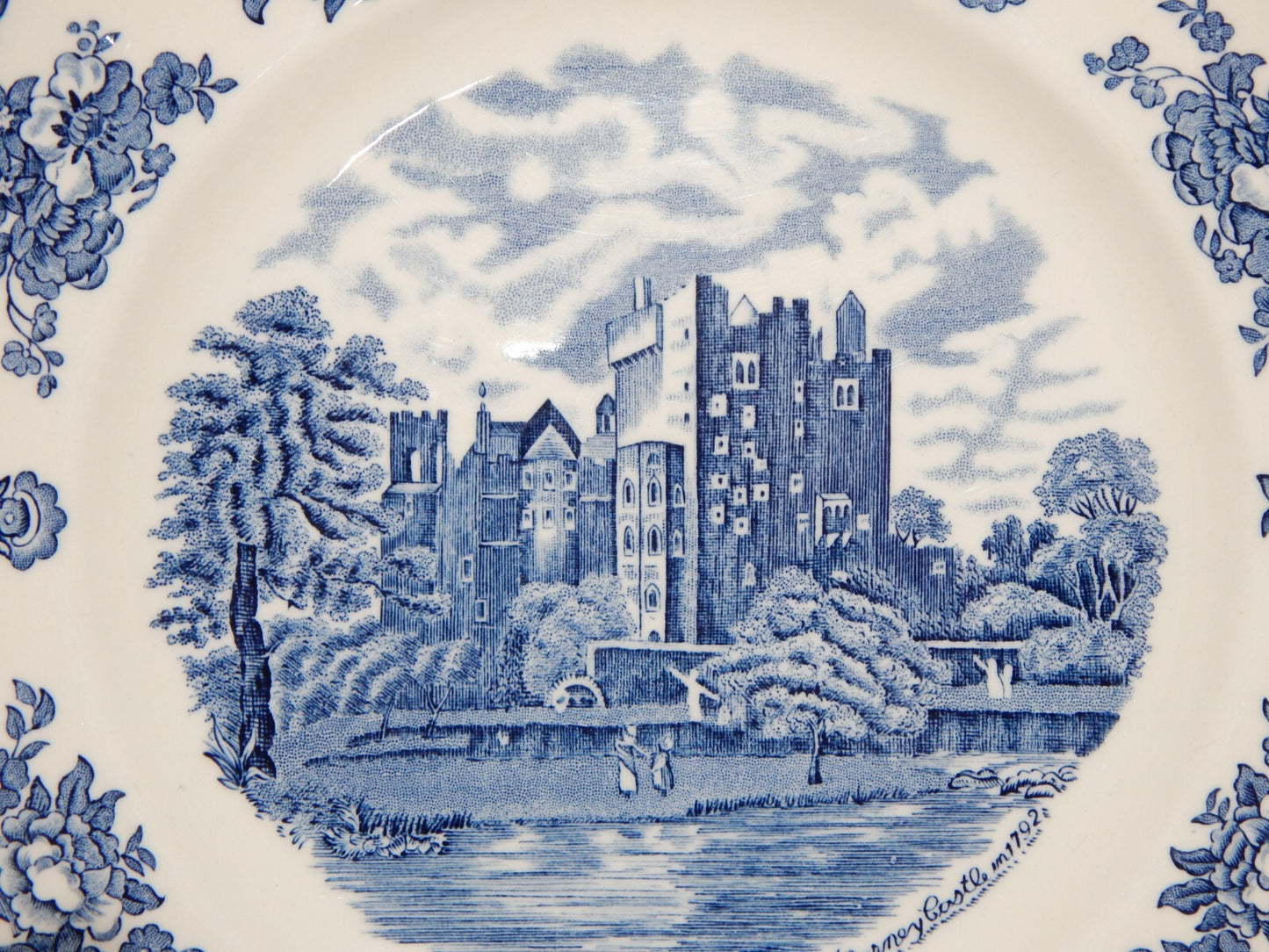 VINTAGE JOHNSON BROS OLD BRITAIN CASTLE BLU PIATTO PIANO PORCELLANA DIFETTO 1906