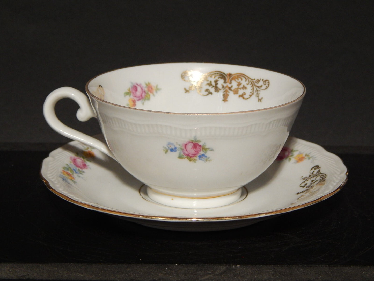 ANTICA TAZZA TE' PORCELLANA BIANCA ARABESCHI BAVARIA SELTMANN RENATE DIFETTO