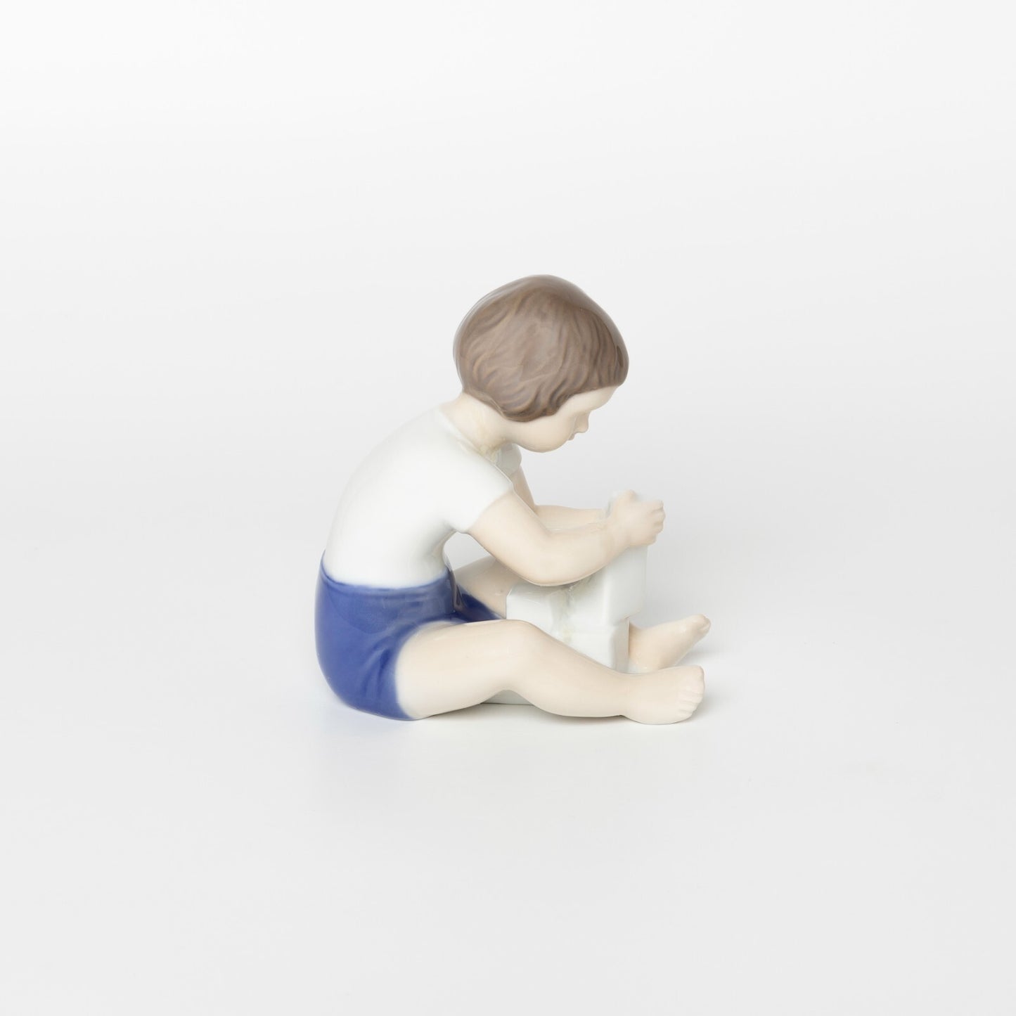 STATUINA PORCELLANA ROYAL COPENHAGEN BING&GRONDAHL "Il Piccolo Costruttore" CM 9