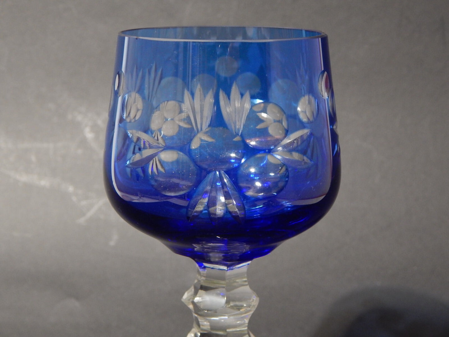 RETRO BICCHIERE CALICE CRISTALLO BOEMIA MOLATO INCISO BLU COBALTO DIFETTO