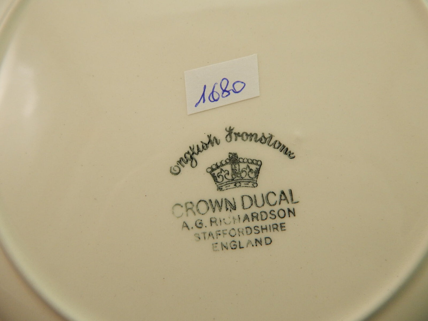 VINTAGE PIATTO CERAMICA BIANCA BARBOTINE CROWN DUCAL A. G. RICHARDSON