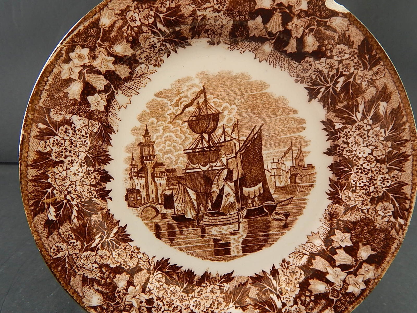 ANTICO PIATTO SEMI PORCELLANA RICHARD MILANO DECORO FERRARA META' 800 #A25