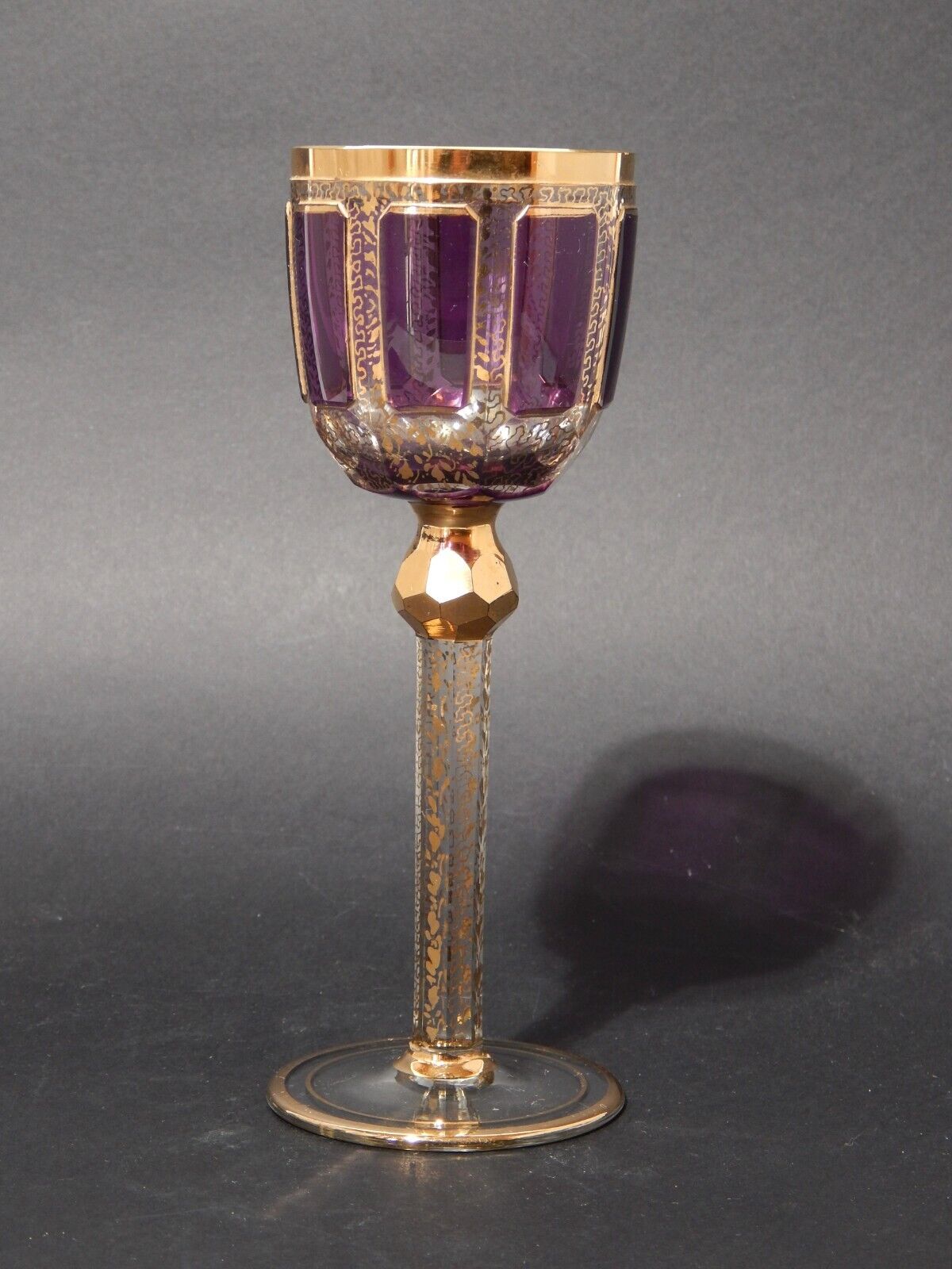 PREZIOSO ANTICO BICCHIERE CALICE CRISTALLO MOSER MOLATO DORATO COLOR AMETISTA