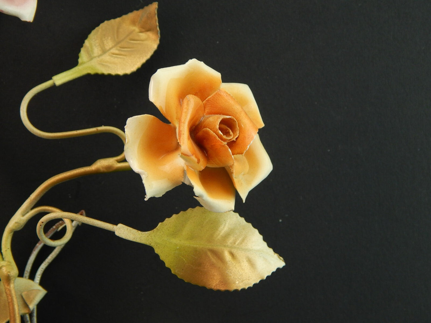 APPLIQUE 1 FUOCO ANTICA LIBERTY FERRO BATTUTO E ROSE CERAMICA POLICROME #1732