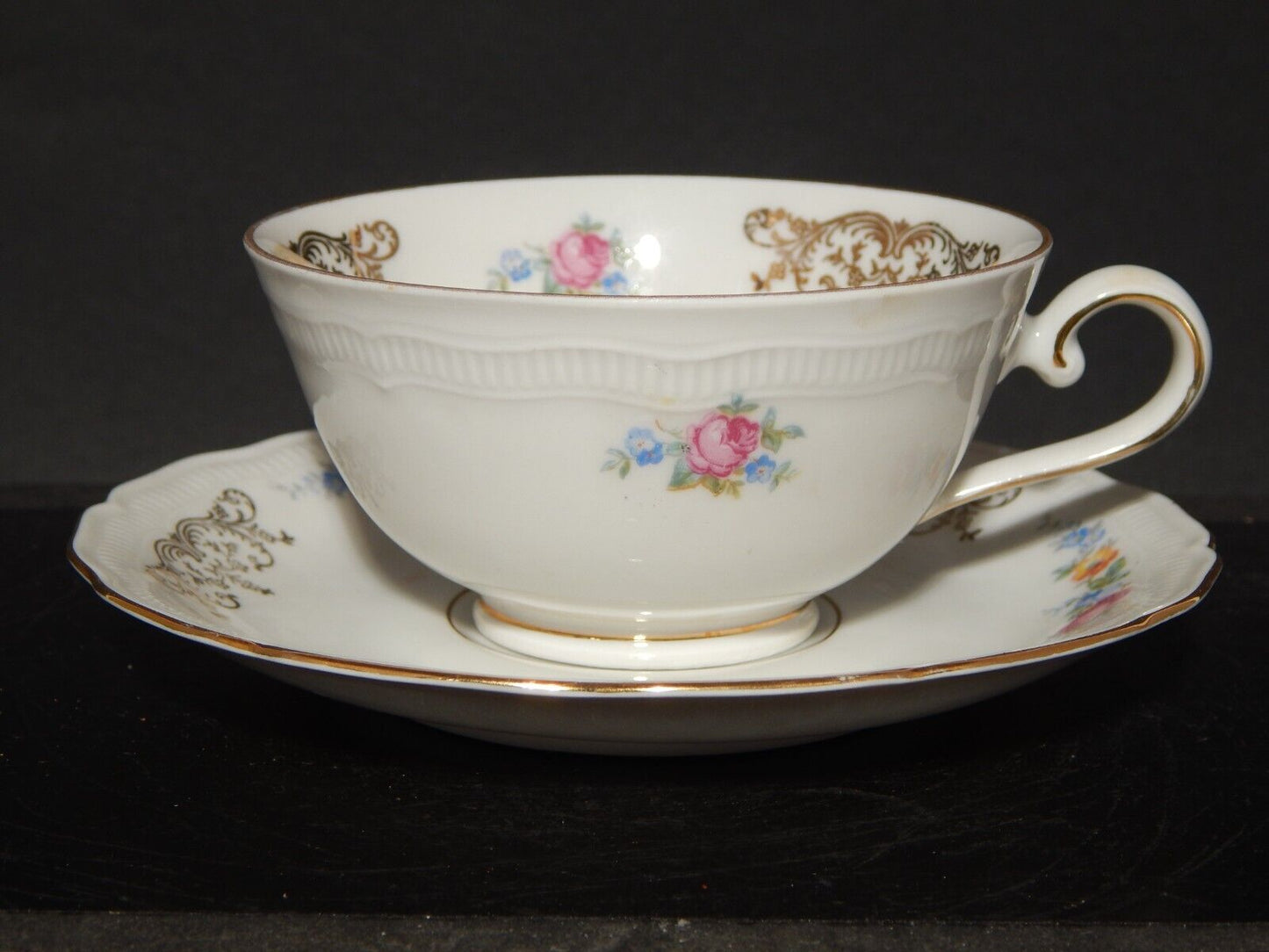 ANTICA TAZZA TE' PORCELLANA BIANCA FIORI E ARABESCHI ORO BAVARIA SELTMANN RENATE