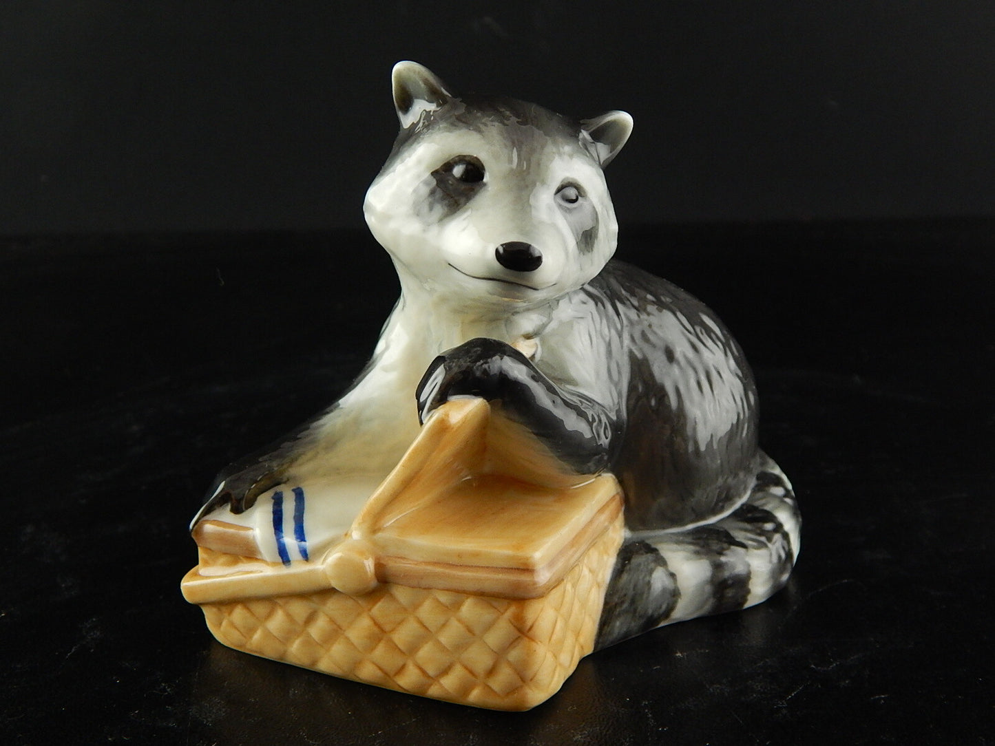 ROYAL COPENHAGEN RARA STATUINA PORCELLANA PROCIONE RACOON PRIMA SCELTA 055