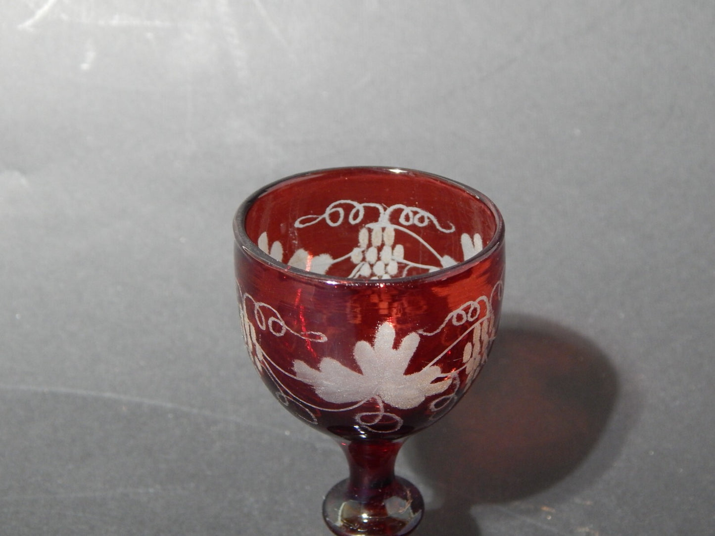 ANTICO BICCHIERE PICCOLO CALICE CRISTALLO BOEMIA ROSSO RUBINO INCISO ALL'ACIDO