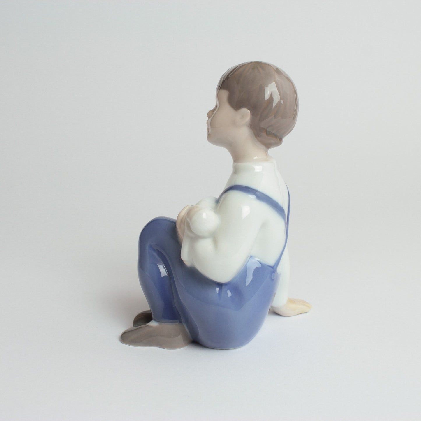 STATUINA PORCELLANA ROYAL COPENHAGEN BING&GRONDAHL "Bambina con Bambola" 2400