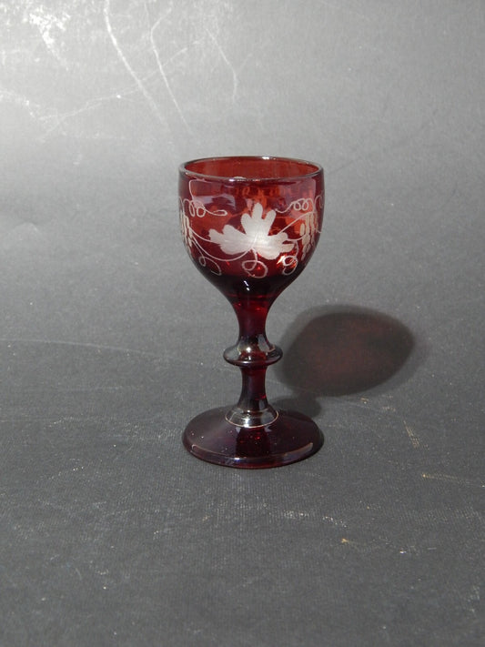 ANTICO BICCHIERE PICCOLO CALICE CRISTALLO BOEMIA ROSSO RUBINO INCISO ALL'ACIDO