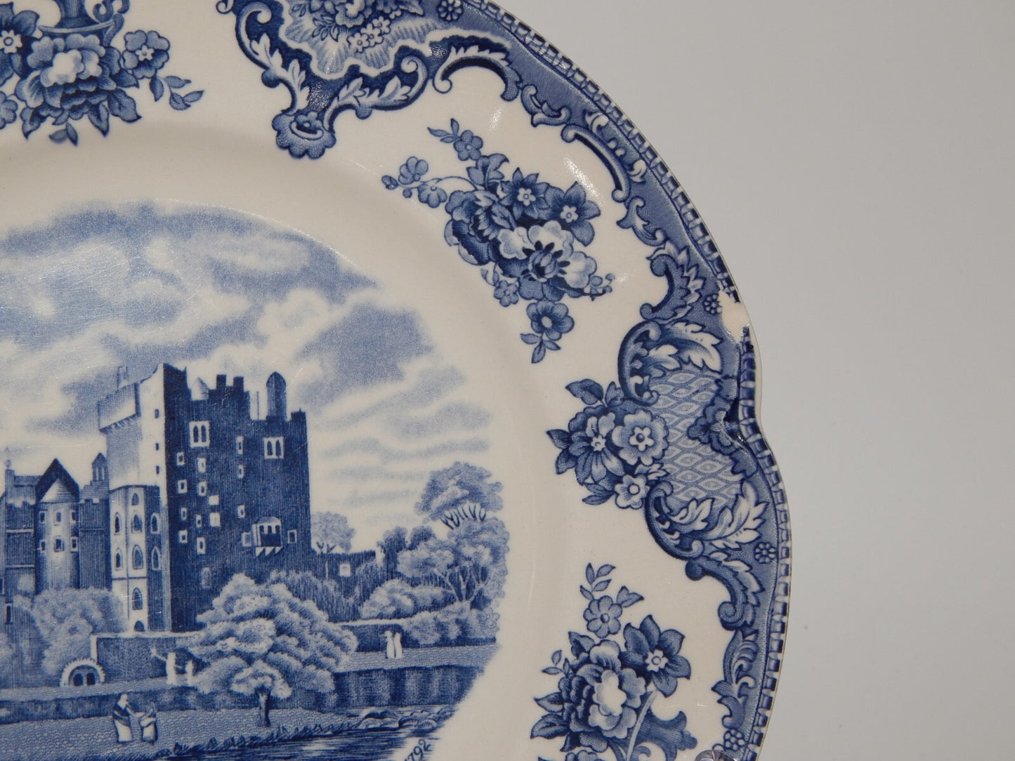 VINTAGE JOHNSON BROS OLD BRITAIN CASTLE BLU PIATTO PIANO PORCELLANA DIFETTO 1918