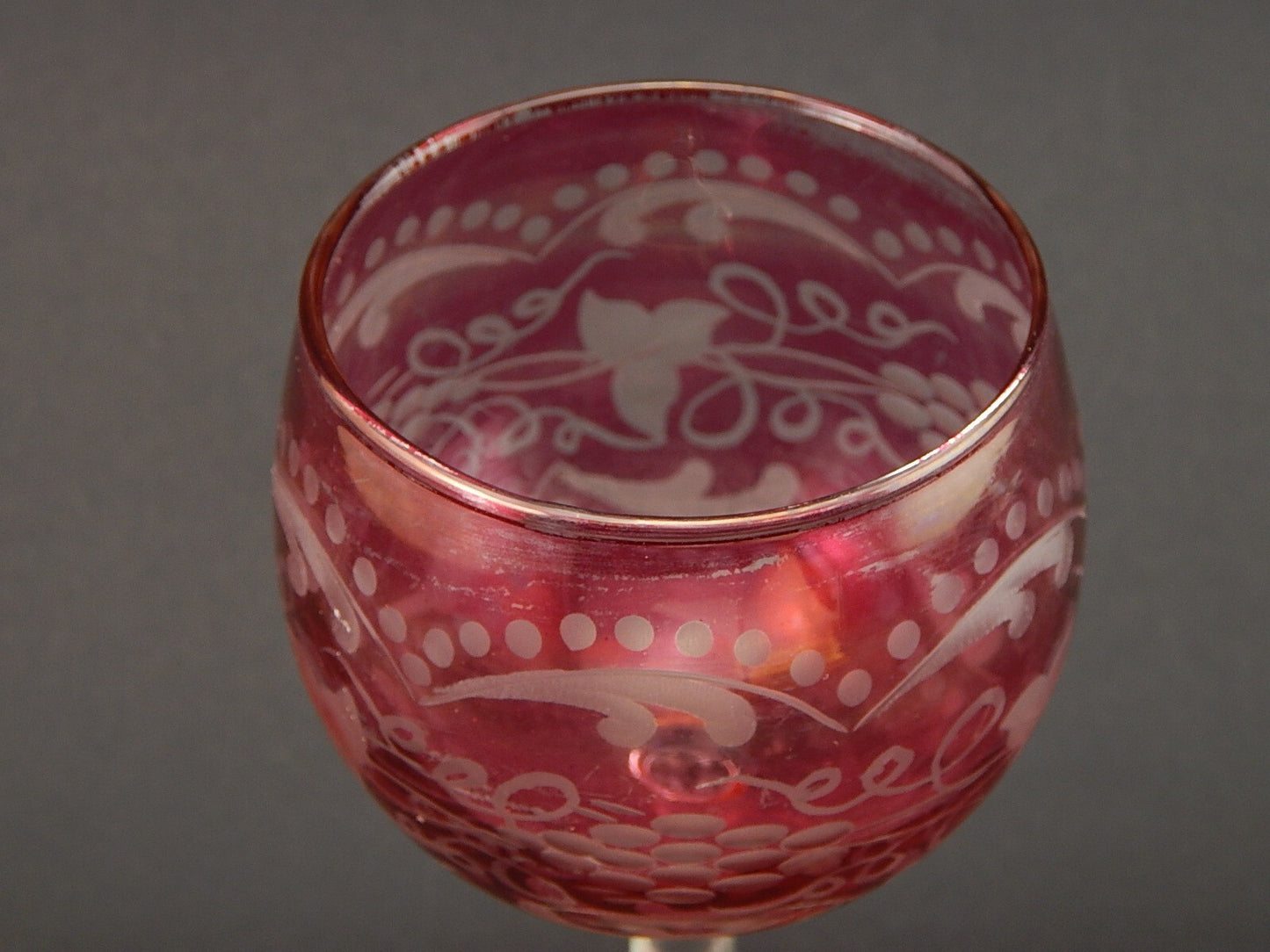 ANTICO BICCHIERE CALICE CRISTALLO ROSSO RUBINO INCISO ALL'ACIDO BOEMIA A872