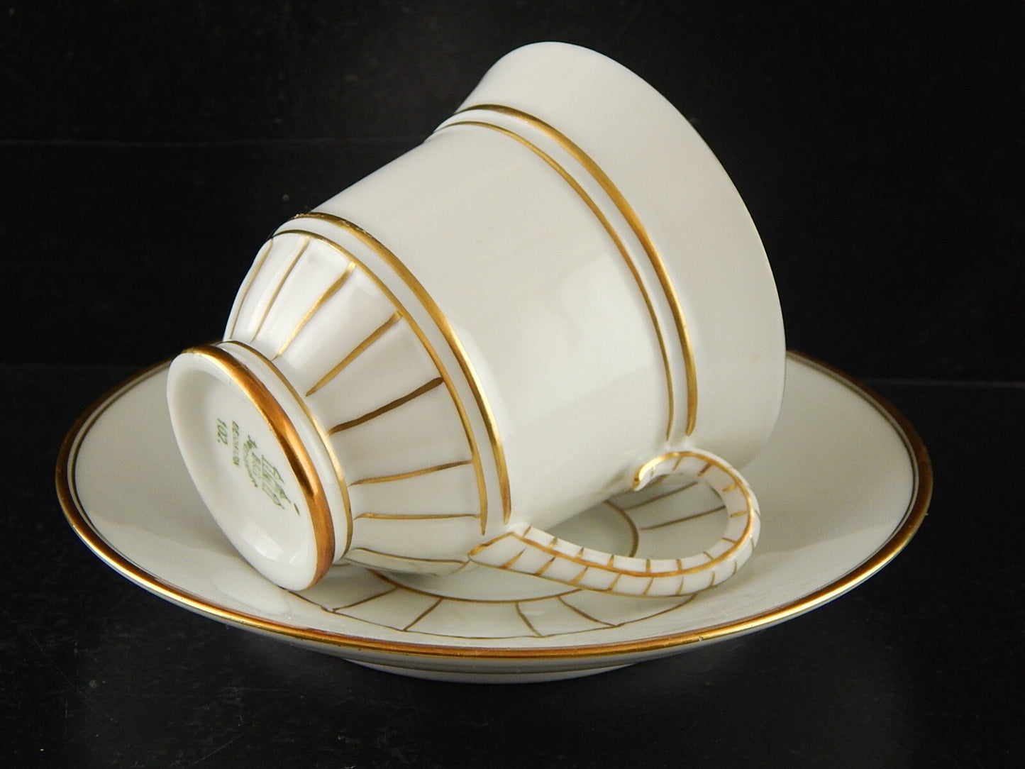 ANTICA ELEGANTE TAZZA IMPERO PORCELLANA BIANCA E ORO BING&GRONDAHL COPENHAGEN