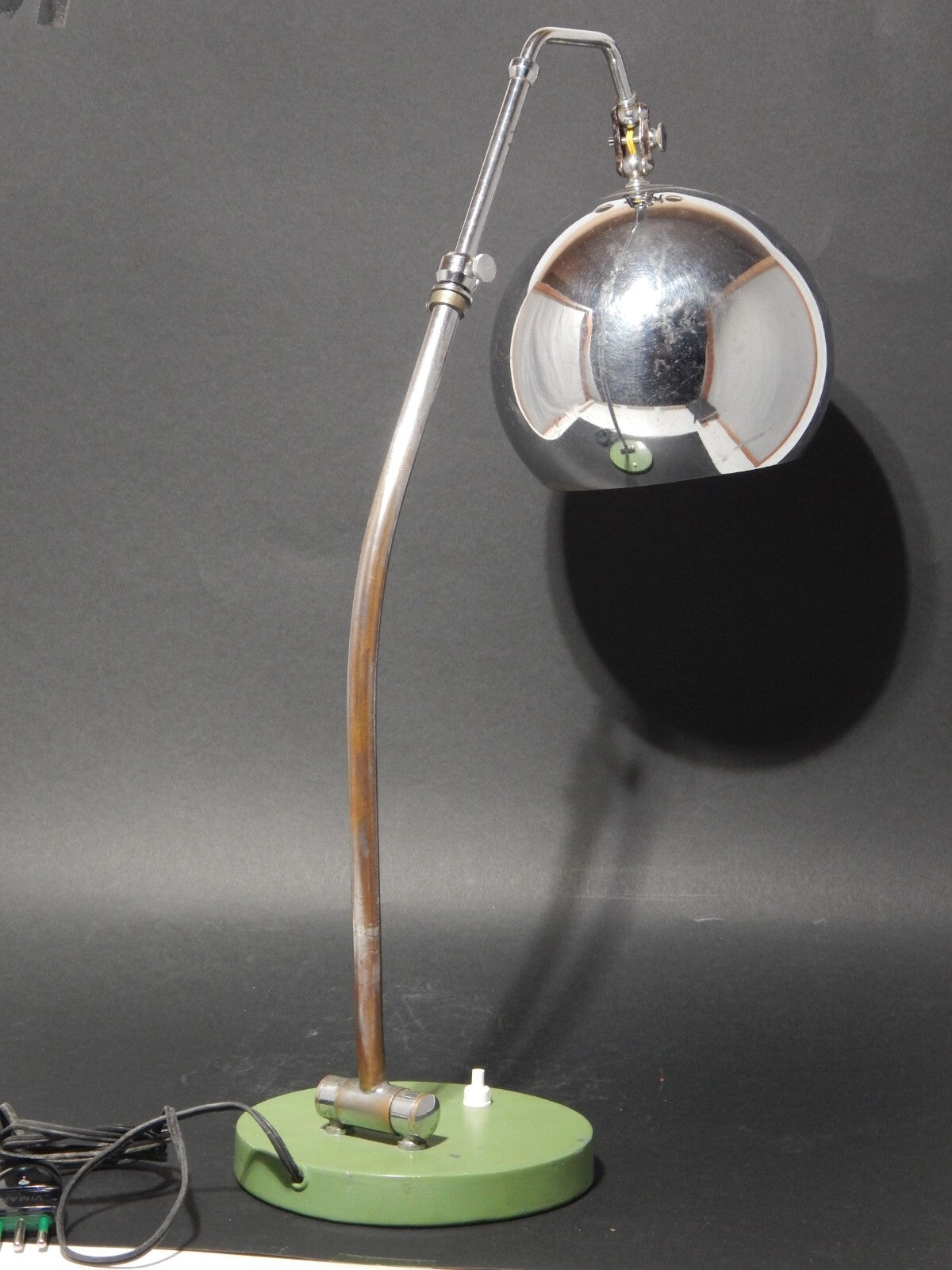 MODERNARIATO RARA LAMPADA TAVOLO SCRIVANIA PARALUME GLOBO CROMATO REGOLABILE