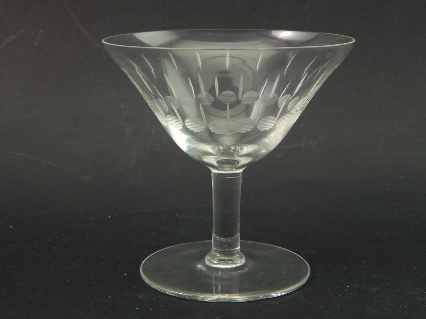 ANTICO ELEGANTE RARO ART DECO SERVIZIO 18 CALICI CRISTALLO MOLATO E INCISO