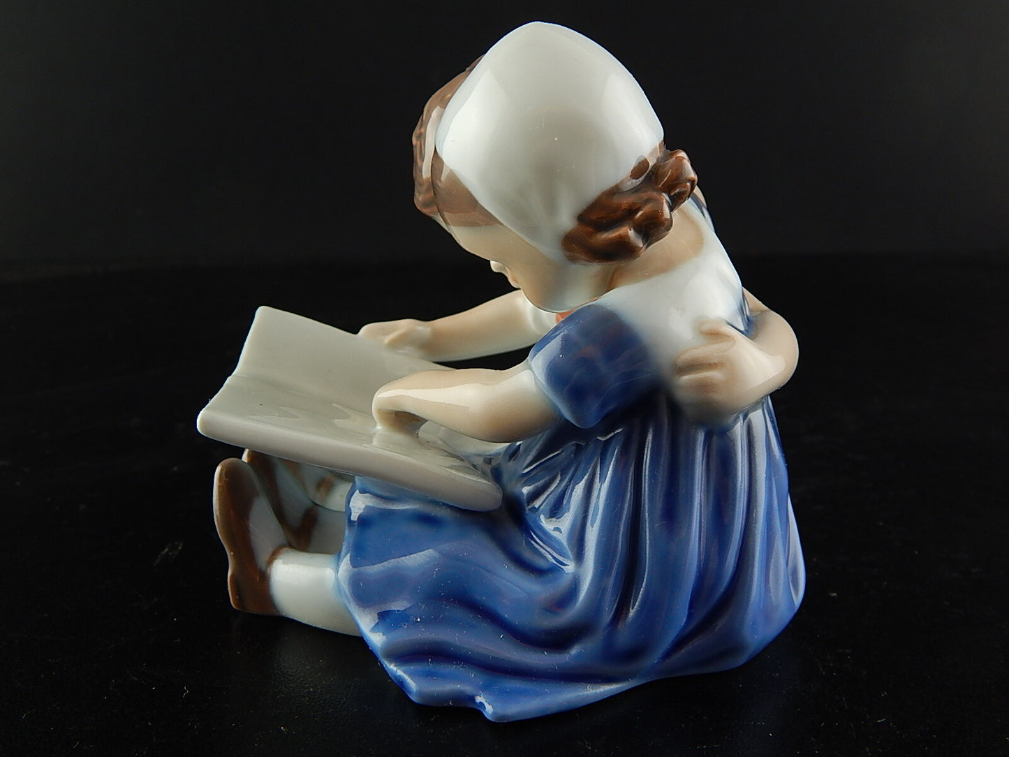 ROYAL COPENHAGEN STATUINA PORCELLANA BAMBINI CHE LEGGONO 402 PRIMA SCELTA