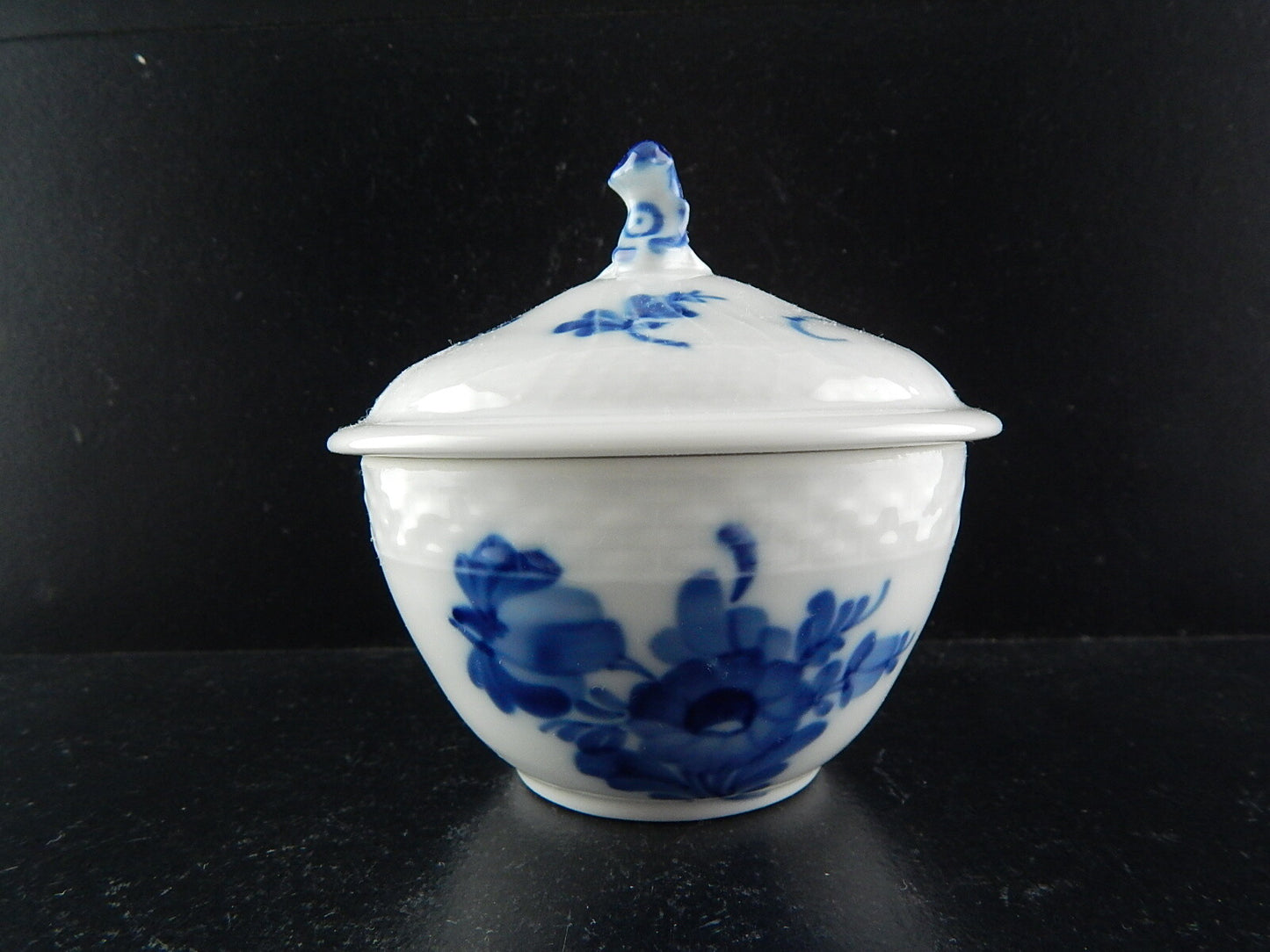 ROYAL COPENHAGEN PORCELLANA ZUCCHERIERA BLUE FLOWER SUGAR POT