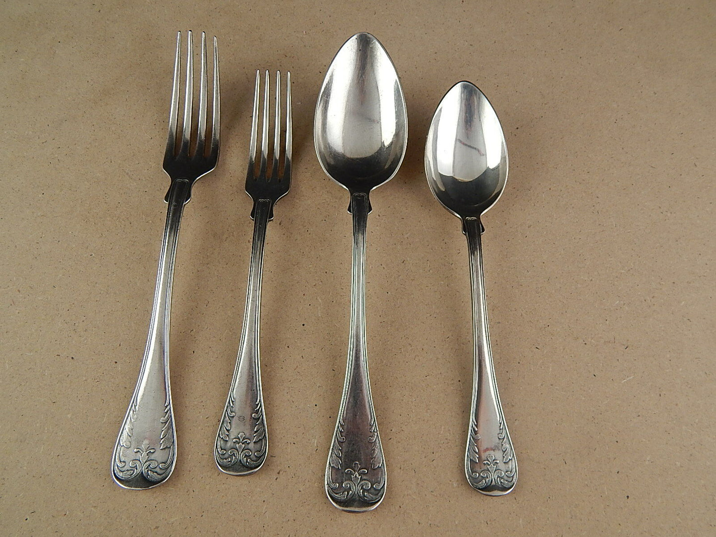 ANTICHE PREZIOSE 4 POSATE ALPACCA ARGENTATE CESELLATE LIBERTY GAG SILVER