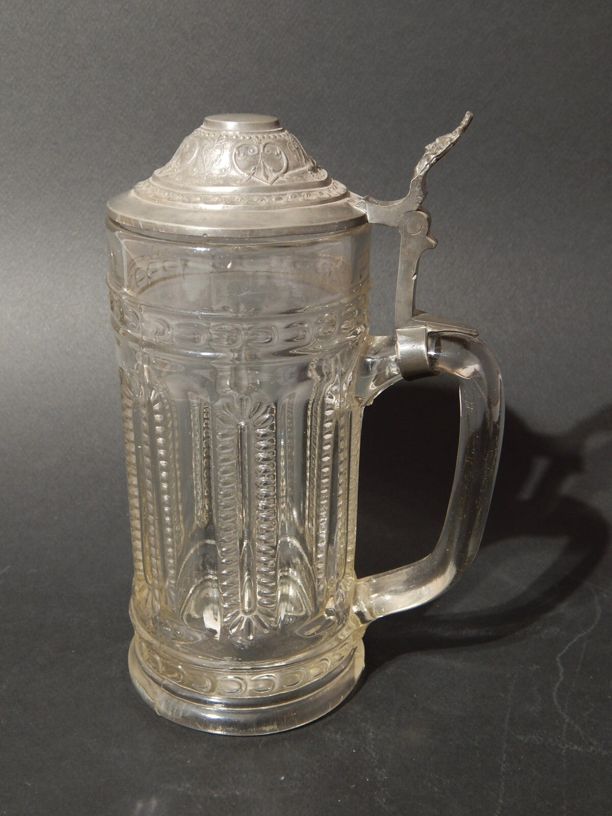 ANTICO BOCCALE BIRRA VETRO PRESSATO CON COPERCHIO PELTRO TEDESCO