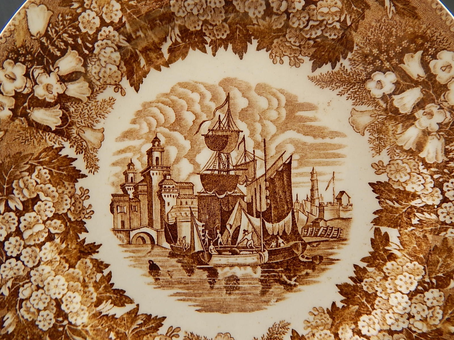 ANTICO PIATTO SEMI PORCELLANA RICHARD MILANO DECORO FERRARA META' 800 #A30